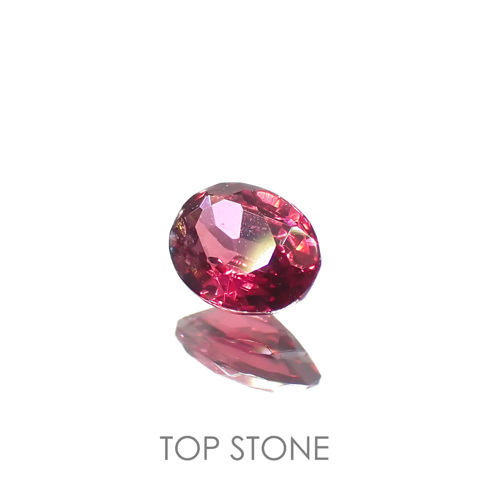レッドスピネル(宝石名スピネル)タンザニア産 0.18ct 識別済[220716900]4.1x3.1mm前後