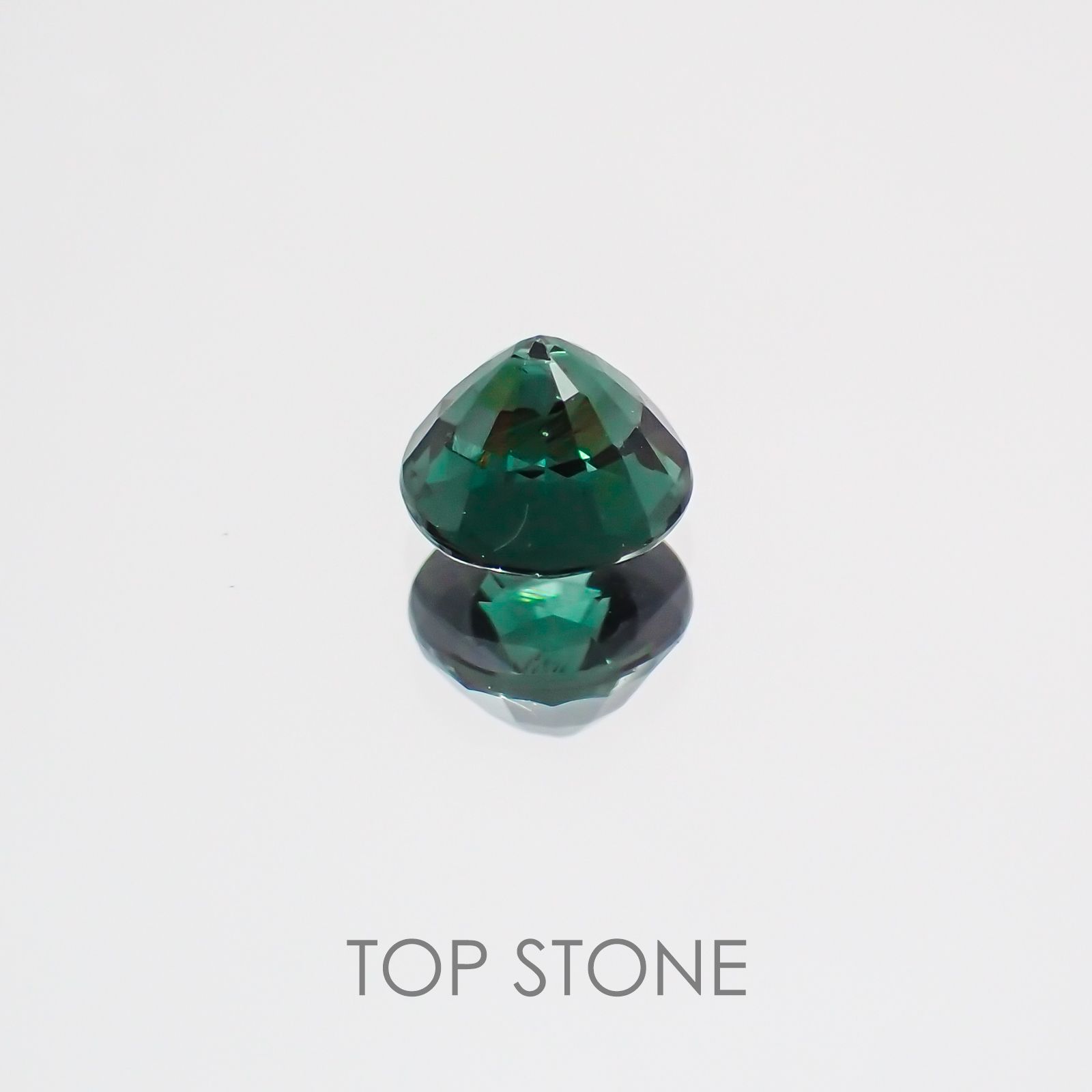 カラーチェンジガーネット(アレキタイプ) マダガスカル・ベキリー産 ルース 0.537ct[21029474]4.5×4.5mm前後