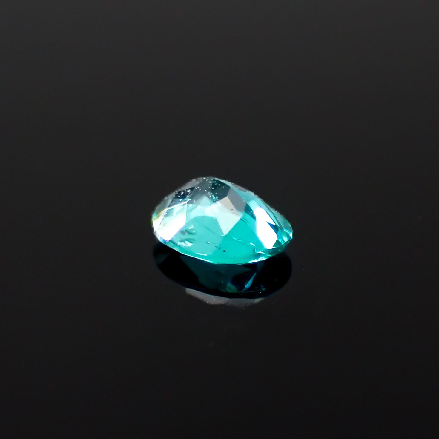 パライバトルマリン ブラジル・パライバ州バターリャ鉱山産 0.23ct[240928737]4.5x3.6mm前後