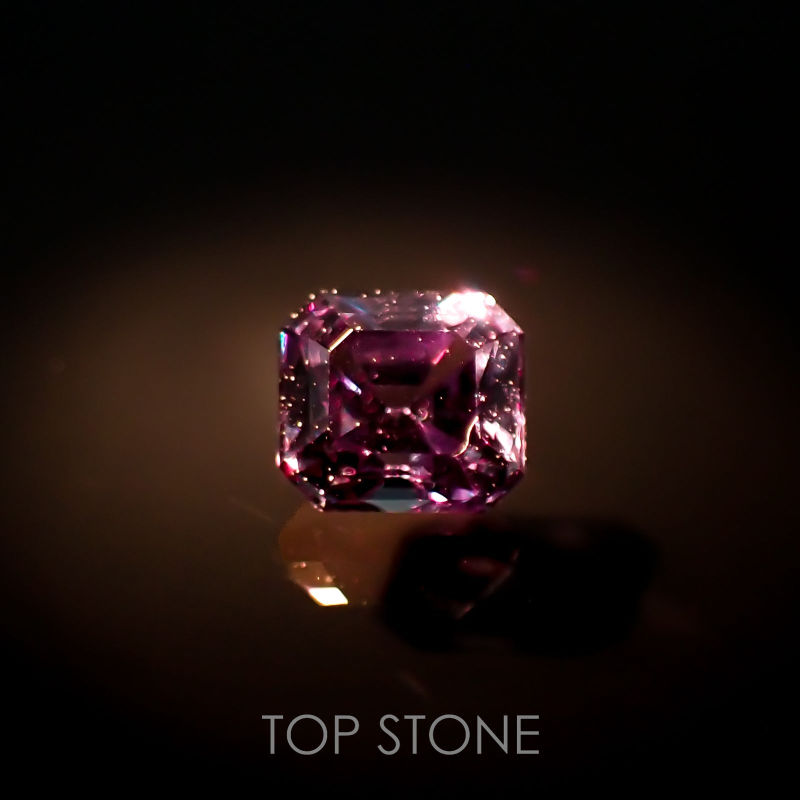 カラーチェンジガーネット アレキタイプ(宝石名ガーネット)マダガスカル・ベキリー産 0.10ct 識別済[221119061]2.5x2.3mm前後