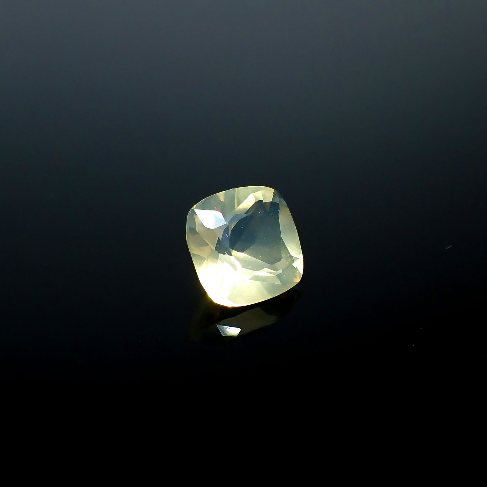 イエローオパール メキシコ産 1.74ct[240226198]8.4x8.3mm前後