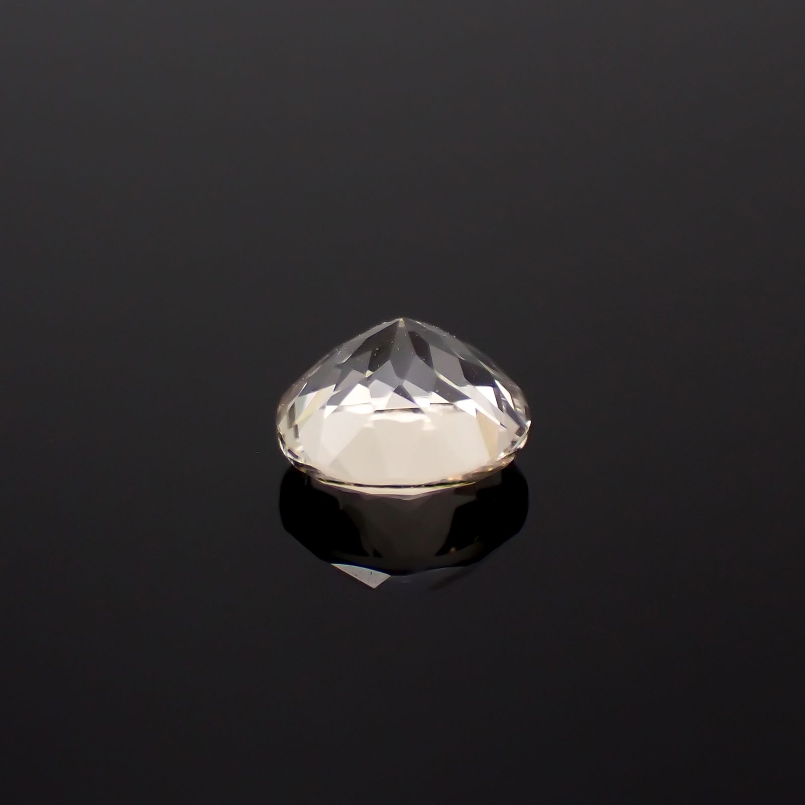含バリウム・サニディン(宝石名サニディン)ドイツ産 0.69ct 識別済[231224969]5.8x5.8mm前後