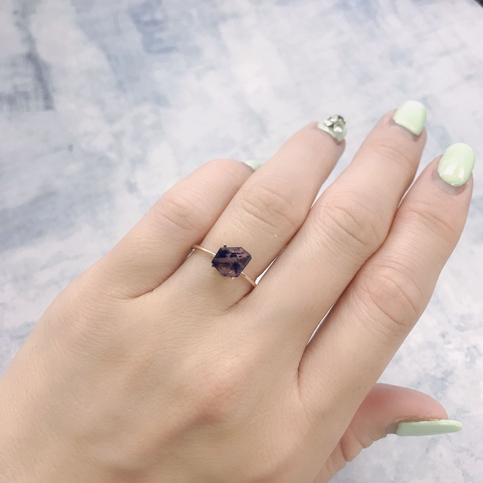 ◇カスタムカット◇ウィンザーサファイア(宝石名サファイア)タンザニア・ウィンザー産 0.99ct 識別済[220115378]8.6x6.3mm前後