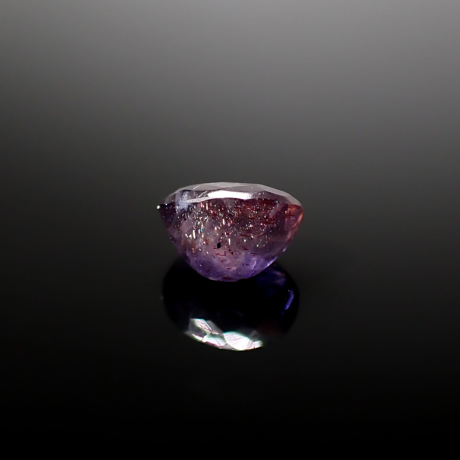 ブラッドショットアイオライト インド産 1.08ct [241129466]7.3x5.4mm前後