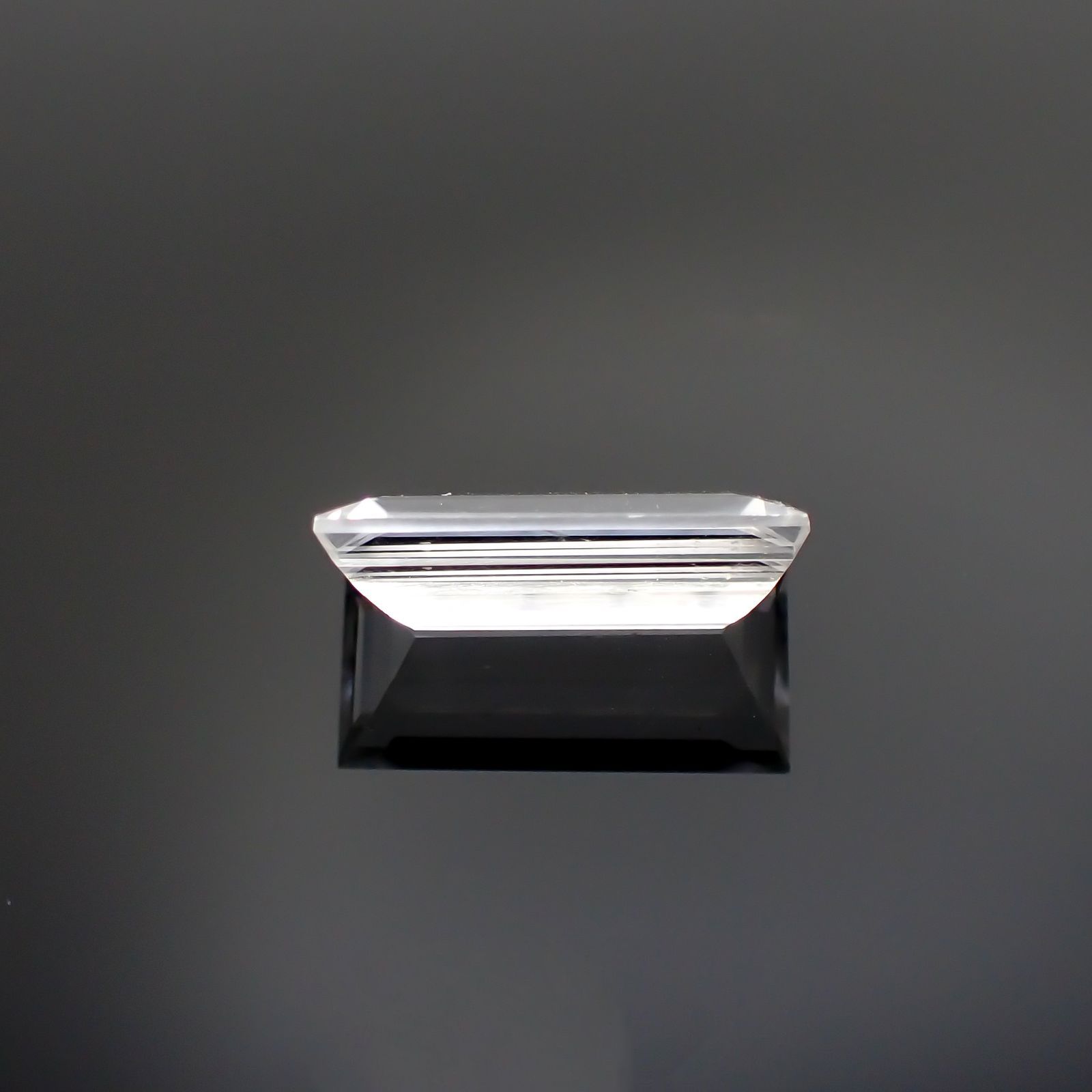 ハンバーガイト(ハンベルジャイト)(宝石名ハンバーガイト) ビルマ産 2.162ct ソ付(彩珠)[19111871]12.6×6.3mm前後