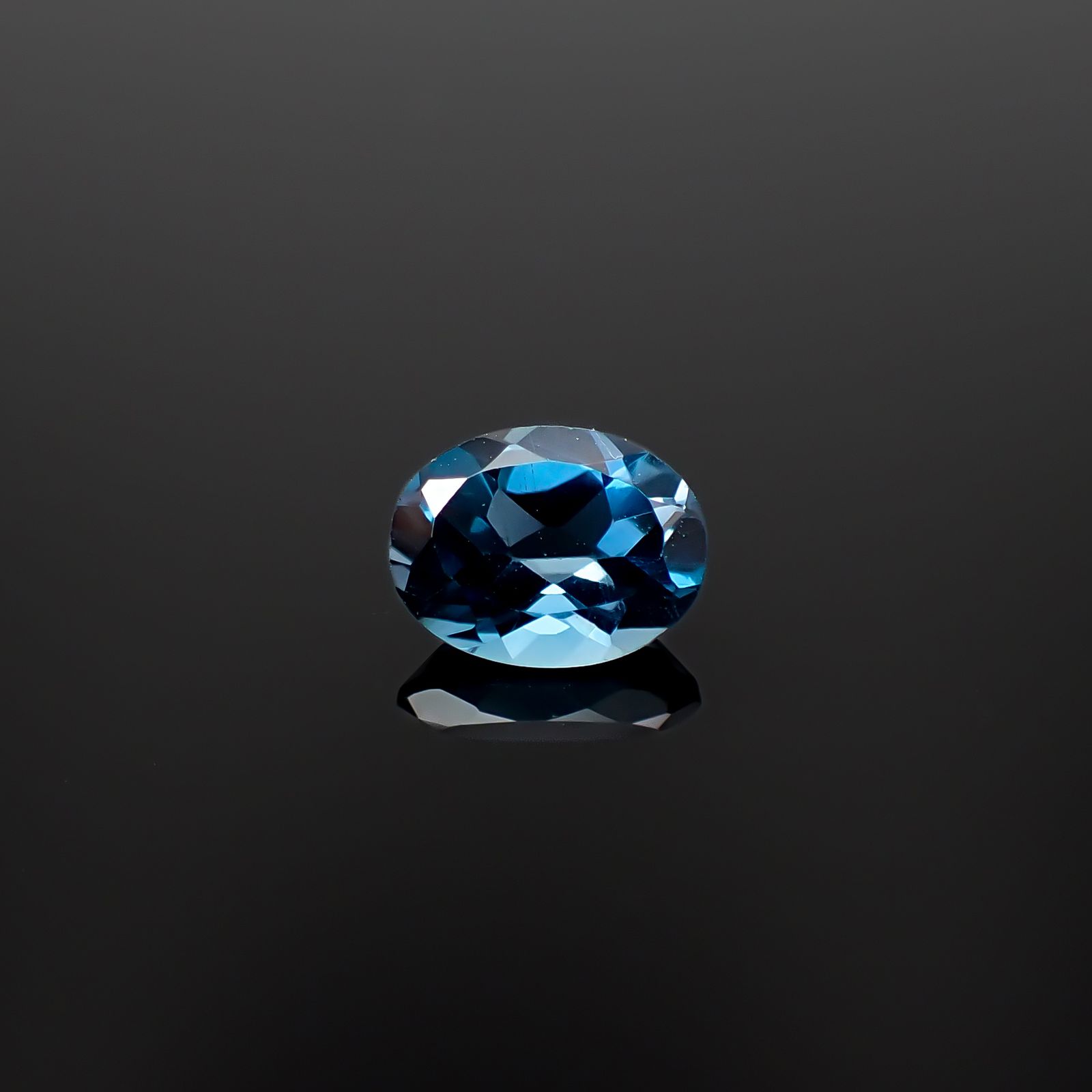 ロンドンブルートパーズ ブラジル産 1.47ct[240326791]7.9x6.2mm
