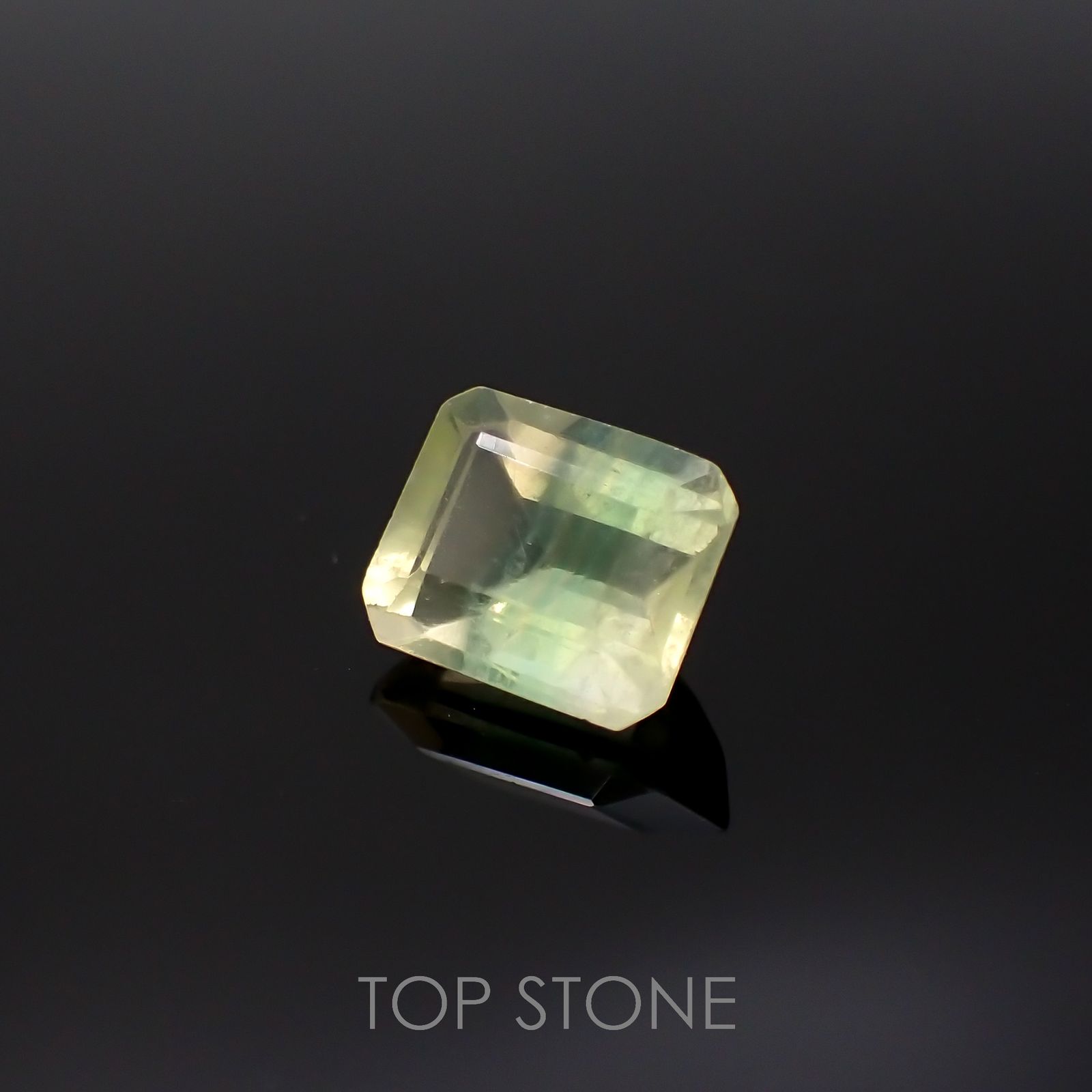 バイカラーフローライト ブラジル産 4.08ct[220917632]10.1x8.1mm前後