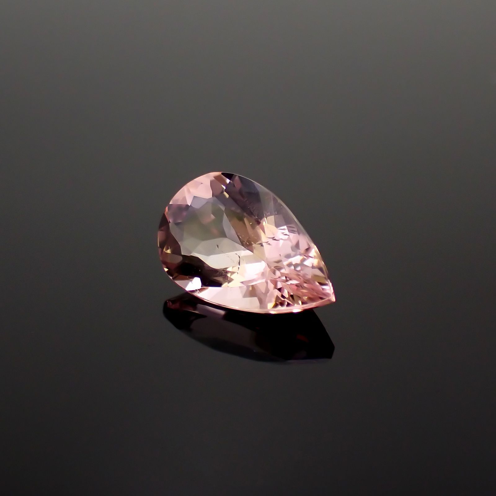 モルガナイト(宝石名モルガナイト)ナイジェリア産 2.292ct ソ付(彩珠)[221018878]11.9x7.4mm前後