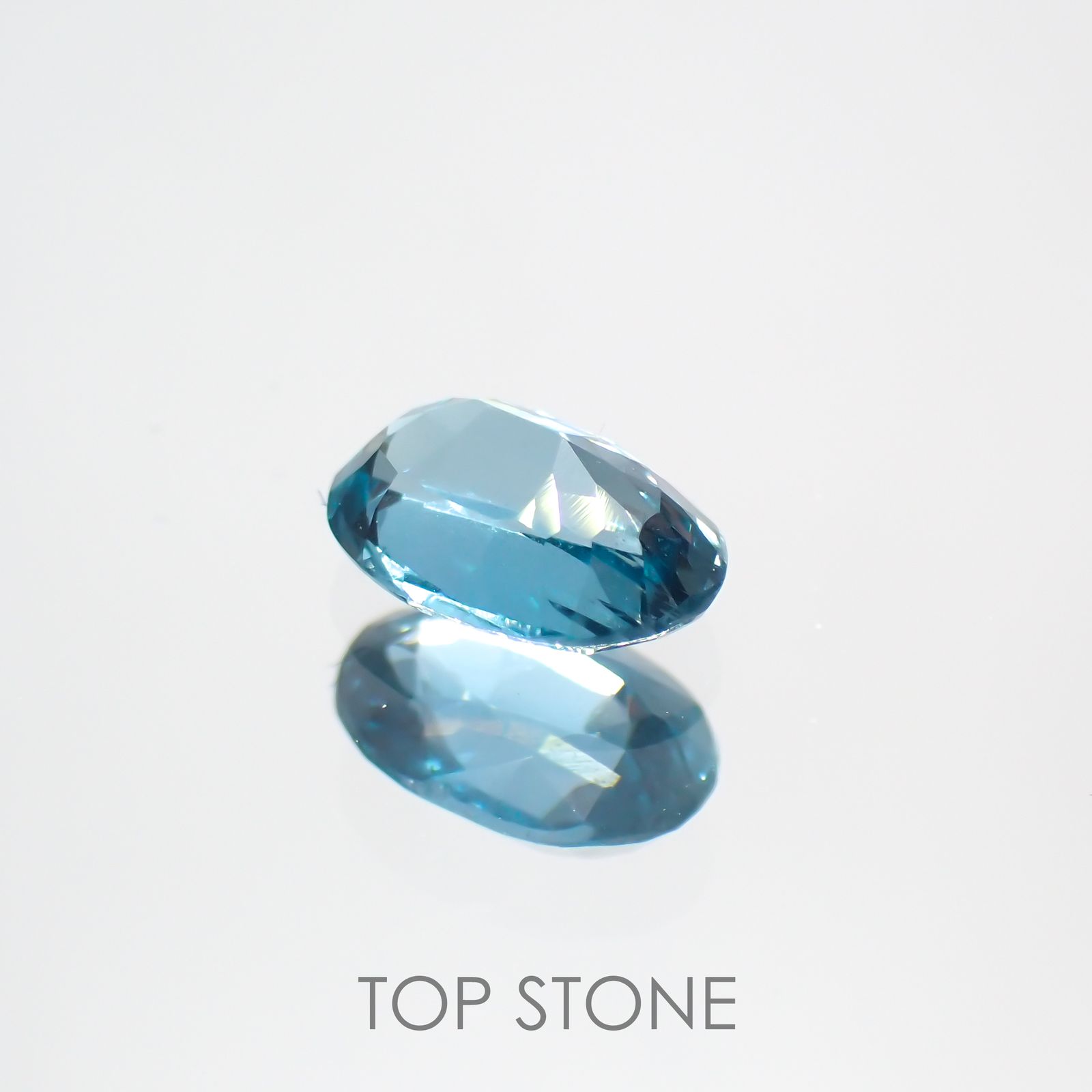 オーシャンブルーカイヤナイト(宝石名カイヤナイト) インド・オリッサ州産 0.58ct 識別済[210812361]5.9×4.2mm前後