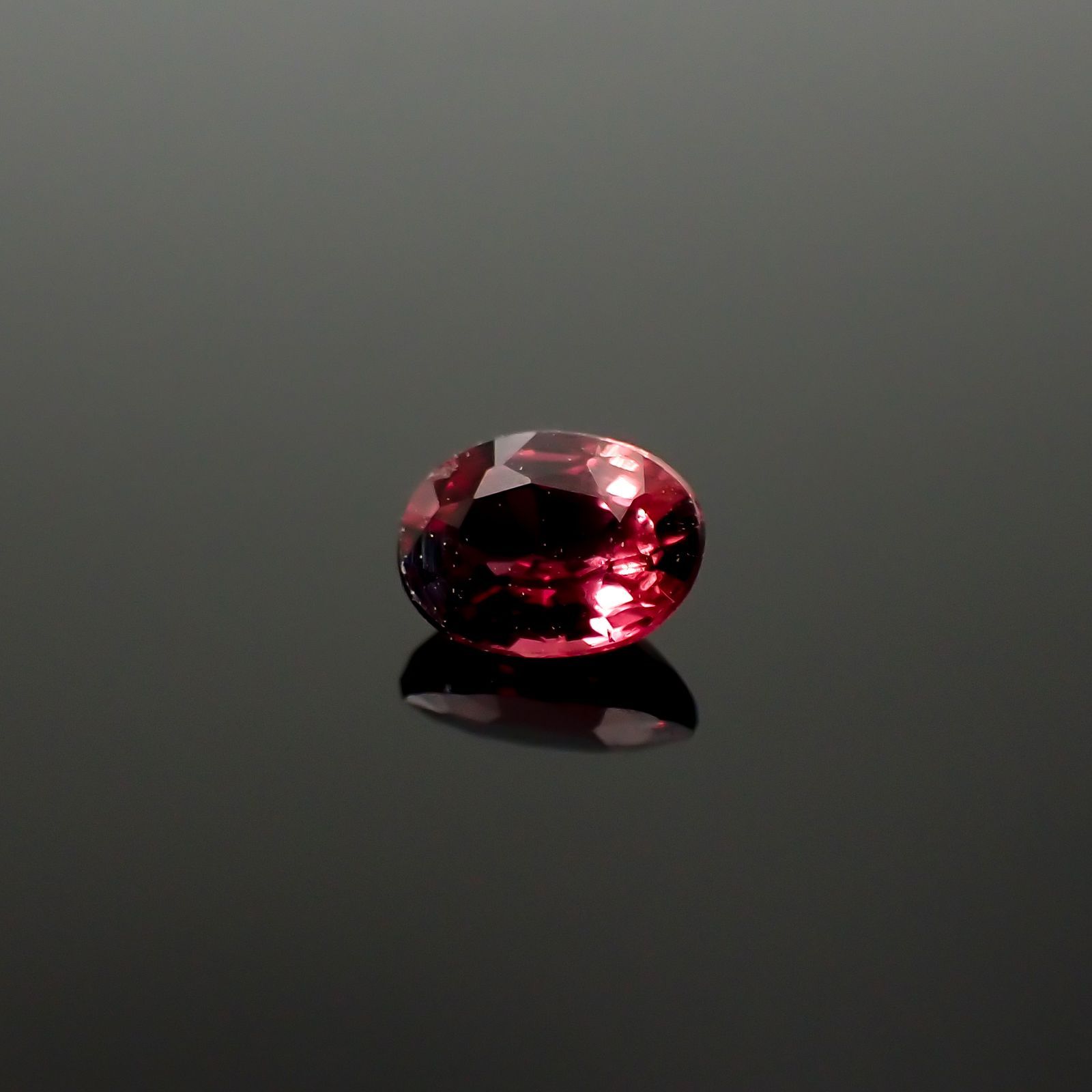 ルビー(宝石名ルビー)タンザニア産 0.23ct 識別済[240226106]4x3.1mm前後