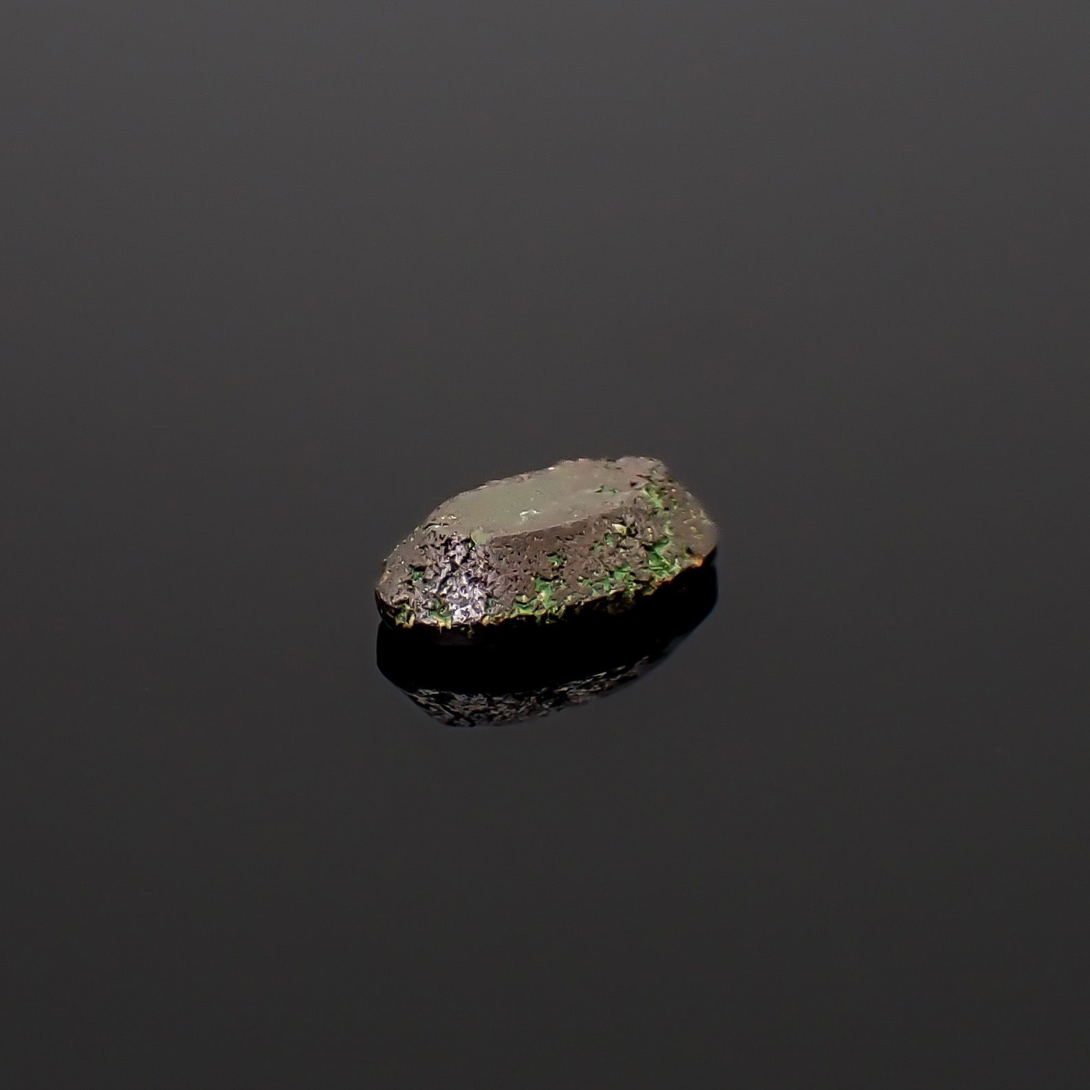 ボルダーオパール オーストラリア産 0.46ct / 7x4.1mm前後 [260933071]