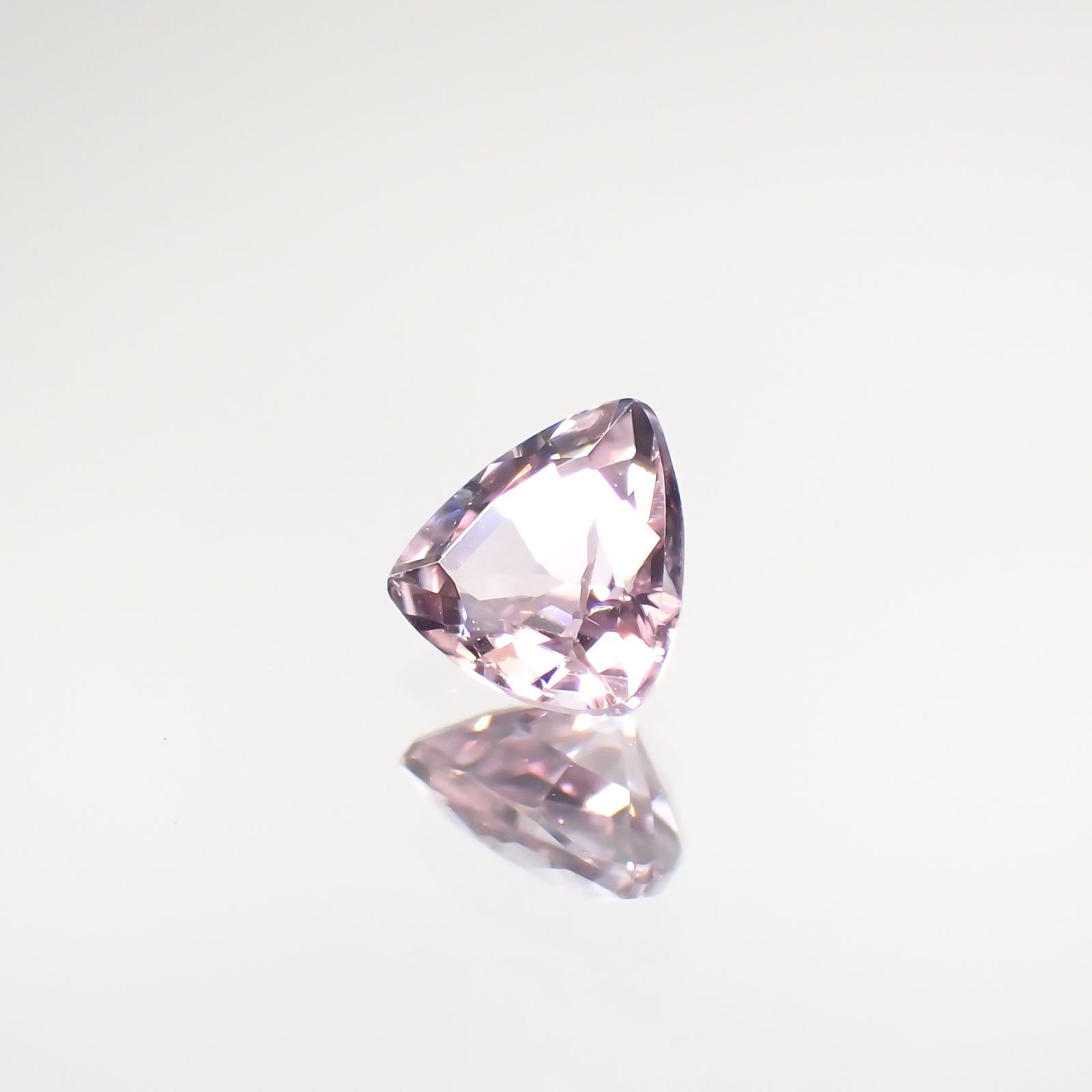 ピンクダイアスポア(宝石名ダイアスポア) アフガニスタン産 0.45ct 識別済[210812428]4.7×5mm前後