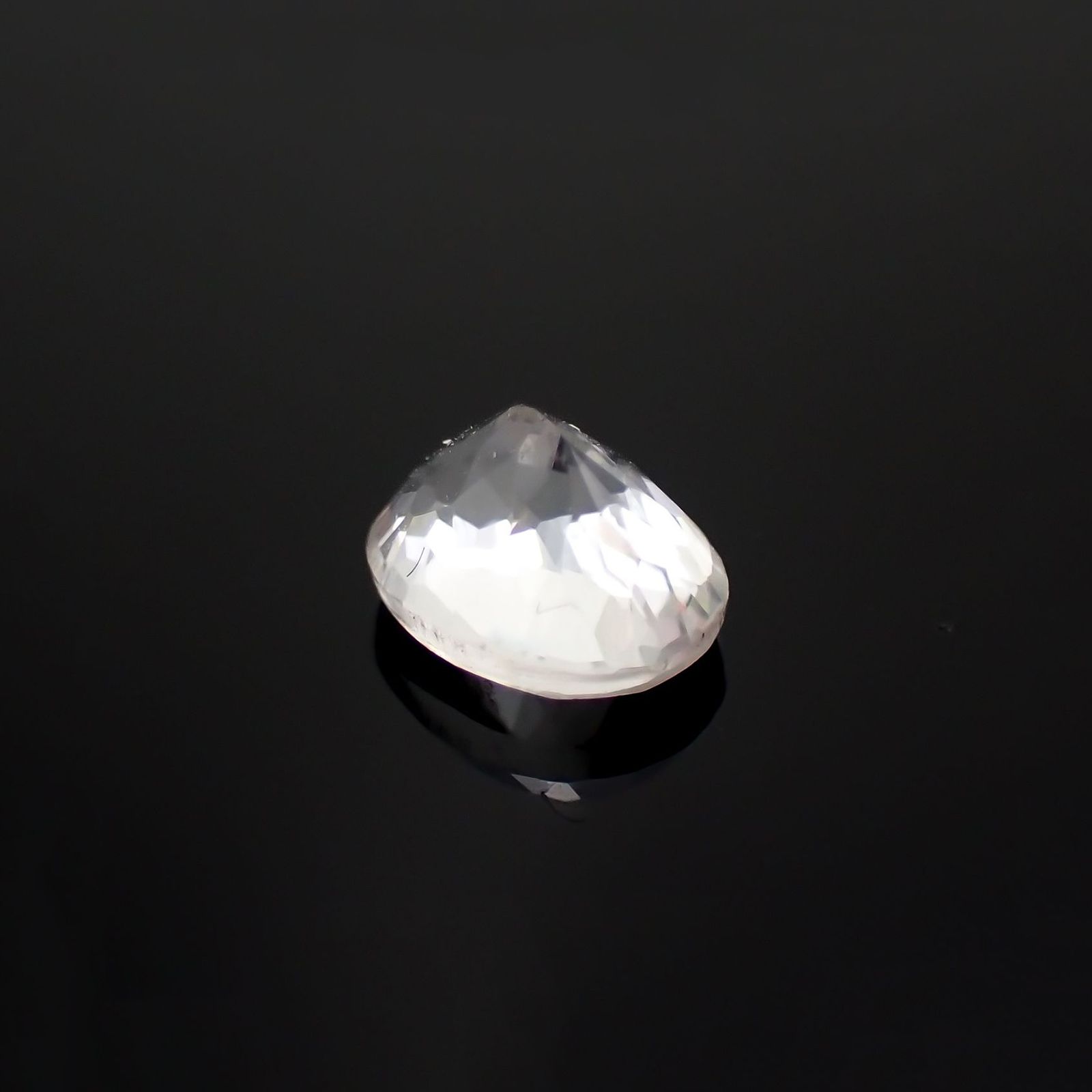 テネブレッセンススキャポライト アフガニスタン産 0.60ct / 6.1x4.8mm前後 [251218567]