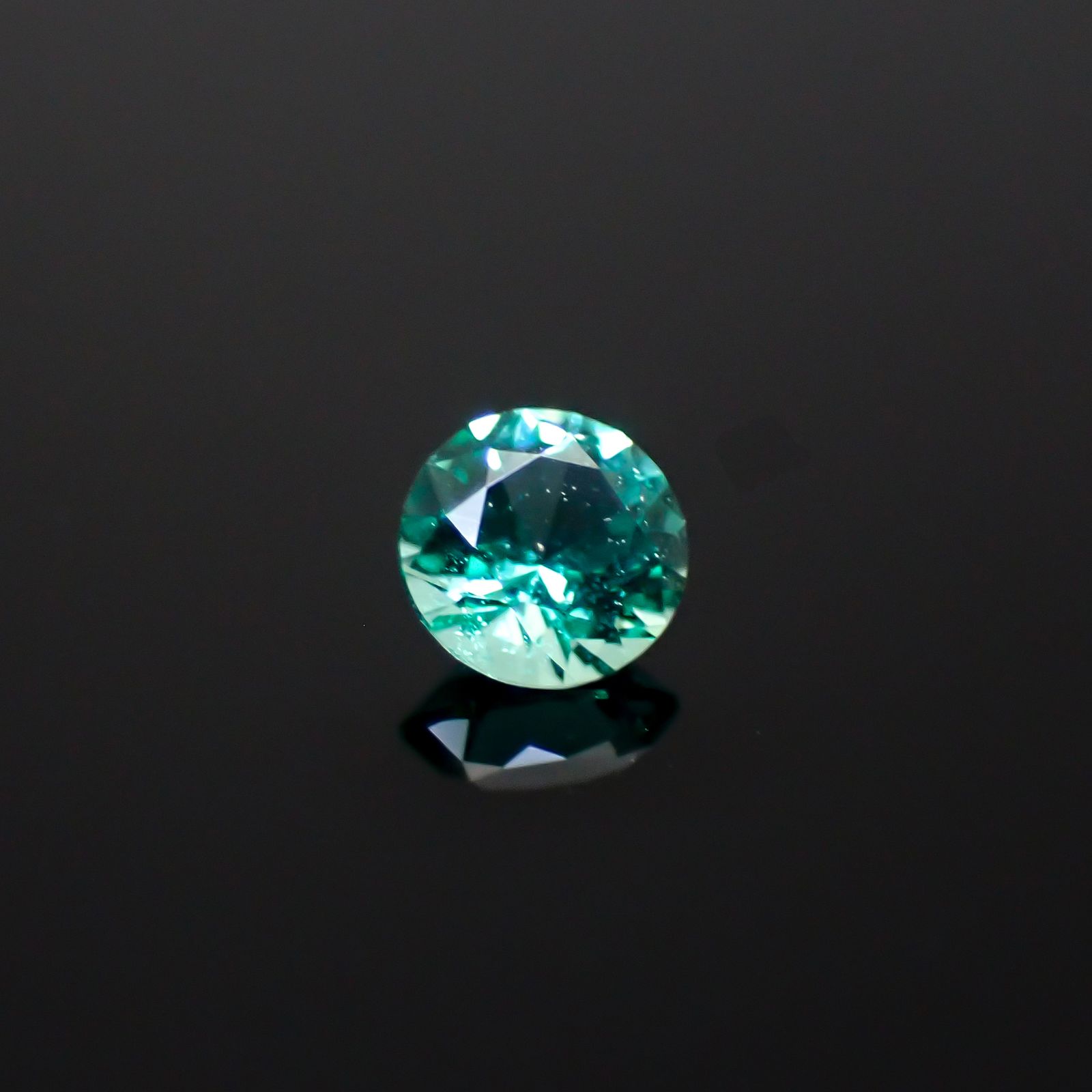 ノンオイルエメラルド ロシア産 0.088ct [250229868]2.9x2.9mm前後
