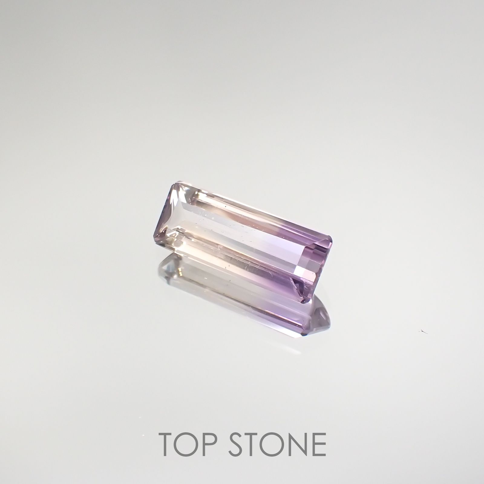 アワーグラスアメジスト(宝石名バイカラー・クォーツ) モロッコ産 2.04ct 識別済[210812319]13×5mm前後