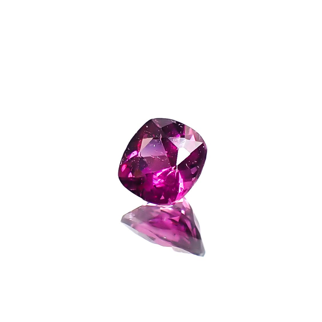 グレープガーネット(宝石名ガーネット)ブラジル産 0.40ct 識別済[241229642]4.2x4.1mm前後