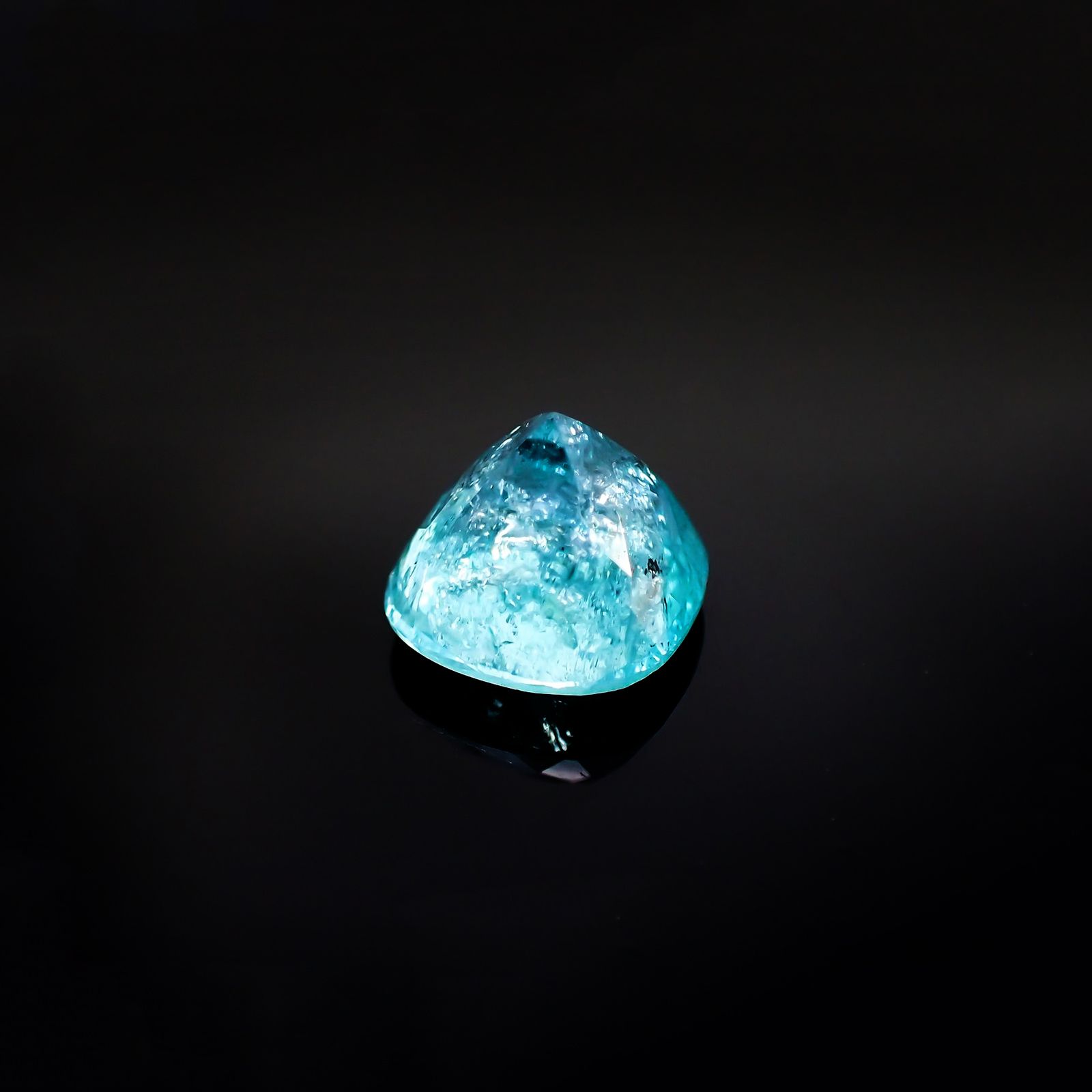 パライバトルマリン(宝石名トルマリン/別名パライバ・トルマリン) モザンビーク産 GIA鑑付 3.64ct / 9.1×9.0mm前後 [19110912]