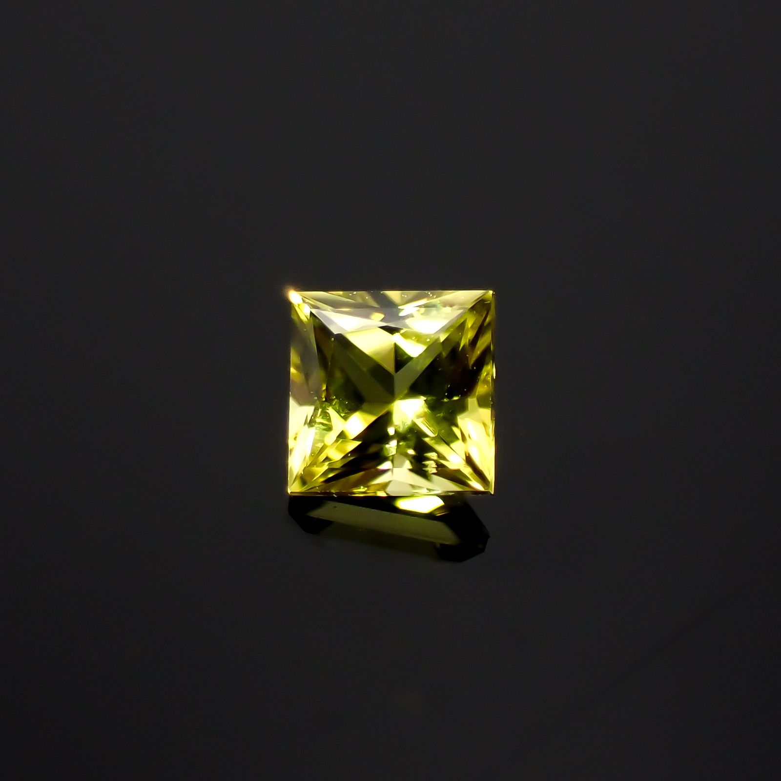 ◇プリンセスカット◇カナリートルマリン ザンビア・カナリー鉱山産 0.15ct[230823157]2.9x2.9mm前後