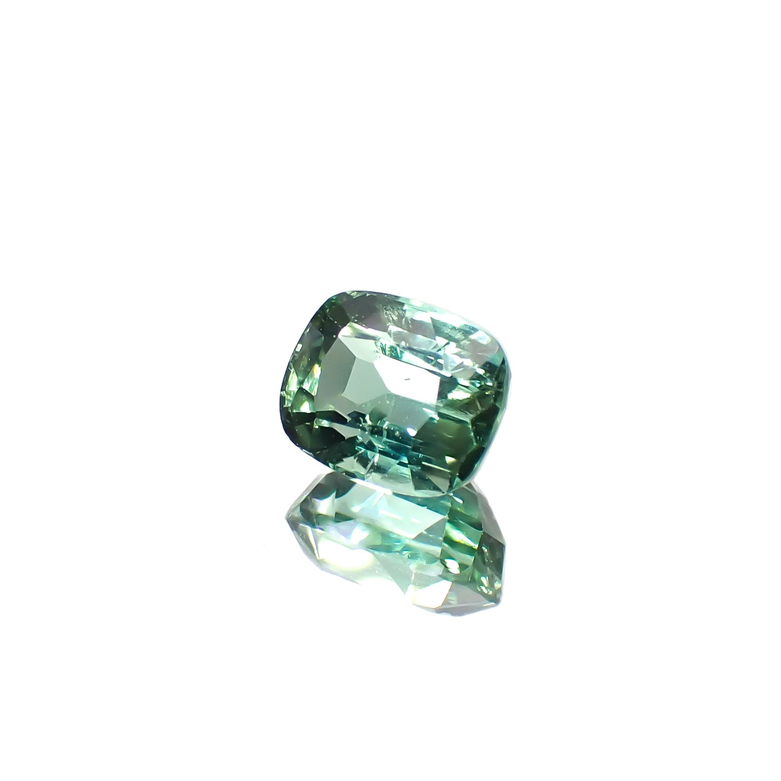 グリーントルマリン(宝石名トルマリン)アフガニスタン産 0.96ct 識別済[240527791]6.2x4.9mm前後