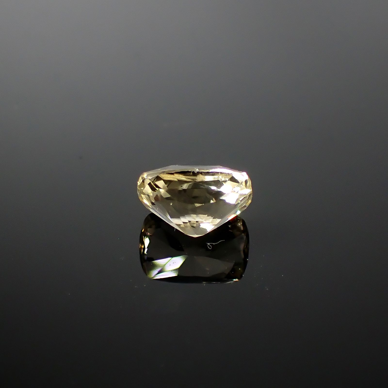 シンハライト(宝石名シンハライト)スリランカ産 2.49ct 識別済[250730811]9.1x6.3mm前後