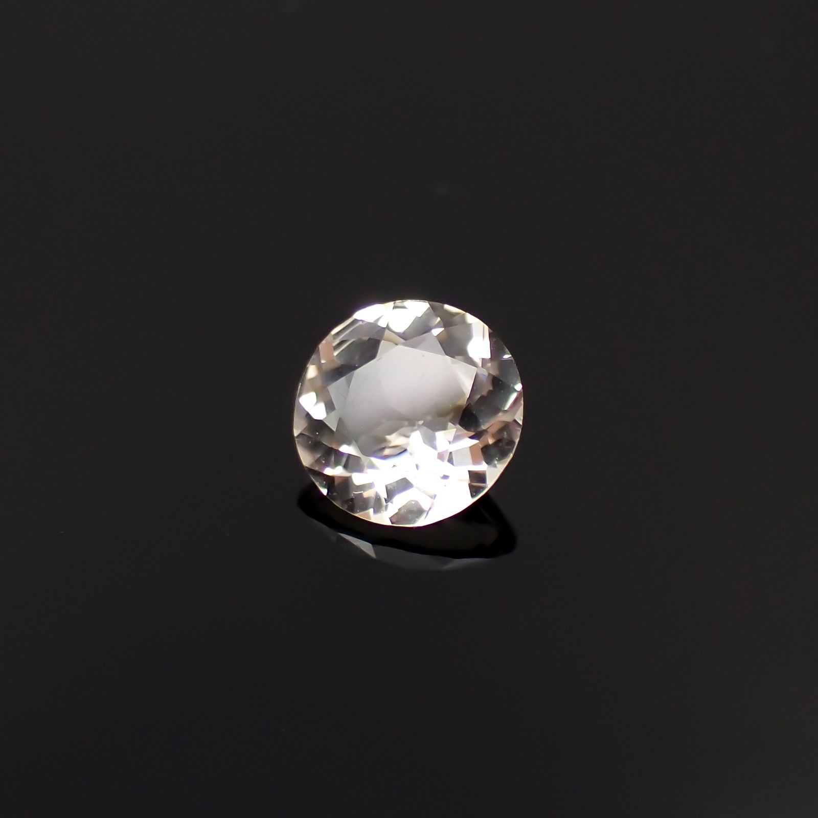 含バリウム・サニディン(宝石名サニディン)ドイツ産 0.62ct 識別済[231224967]6x6mm前後
