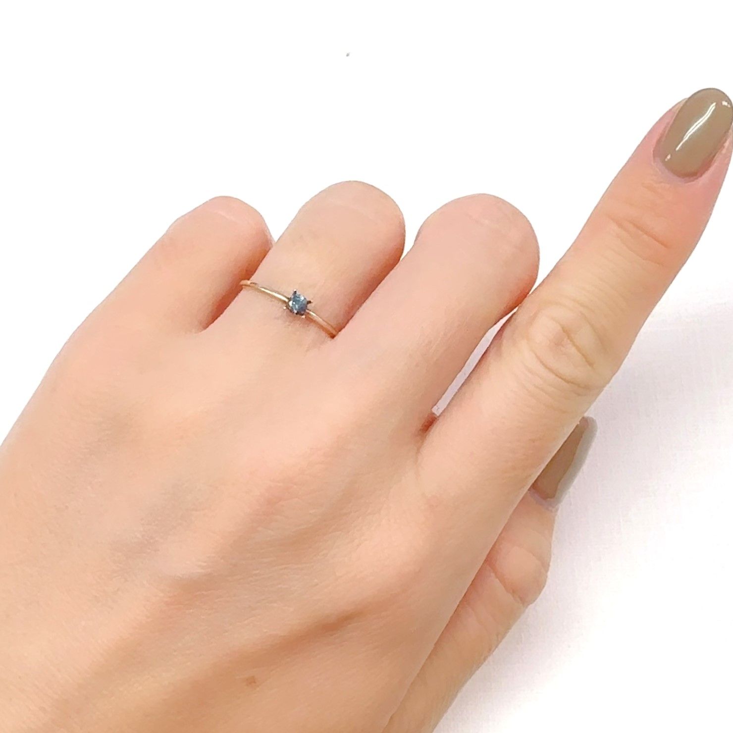 モンタナサファイア アメリカ・モンタナ州産 0.13ct[240928866]3x3mm前後
