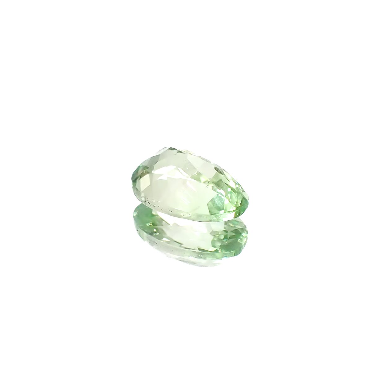 ミントガーネット(宝石名ガーネット)タンザニア産 0.48ct 識別済[241229613]5.9x4mm前後