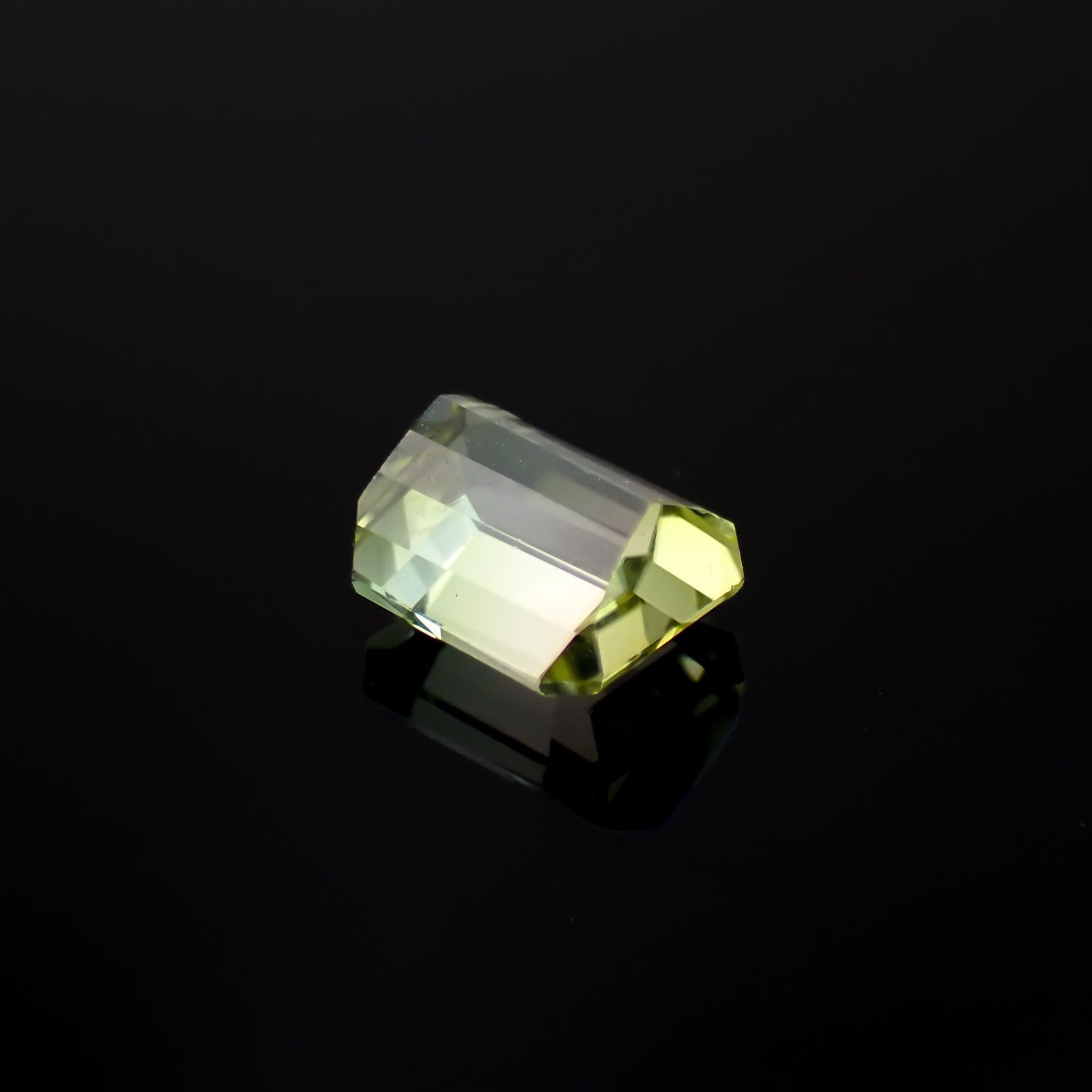 バイカラートルマリン(宝石名トルマリン)ルワンダ産 2.44ct 識別済[221119009]7.9x7mm前後
