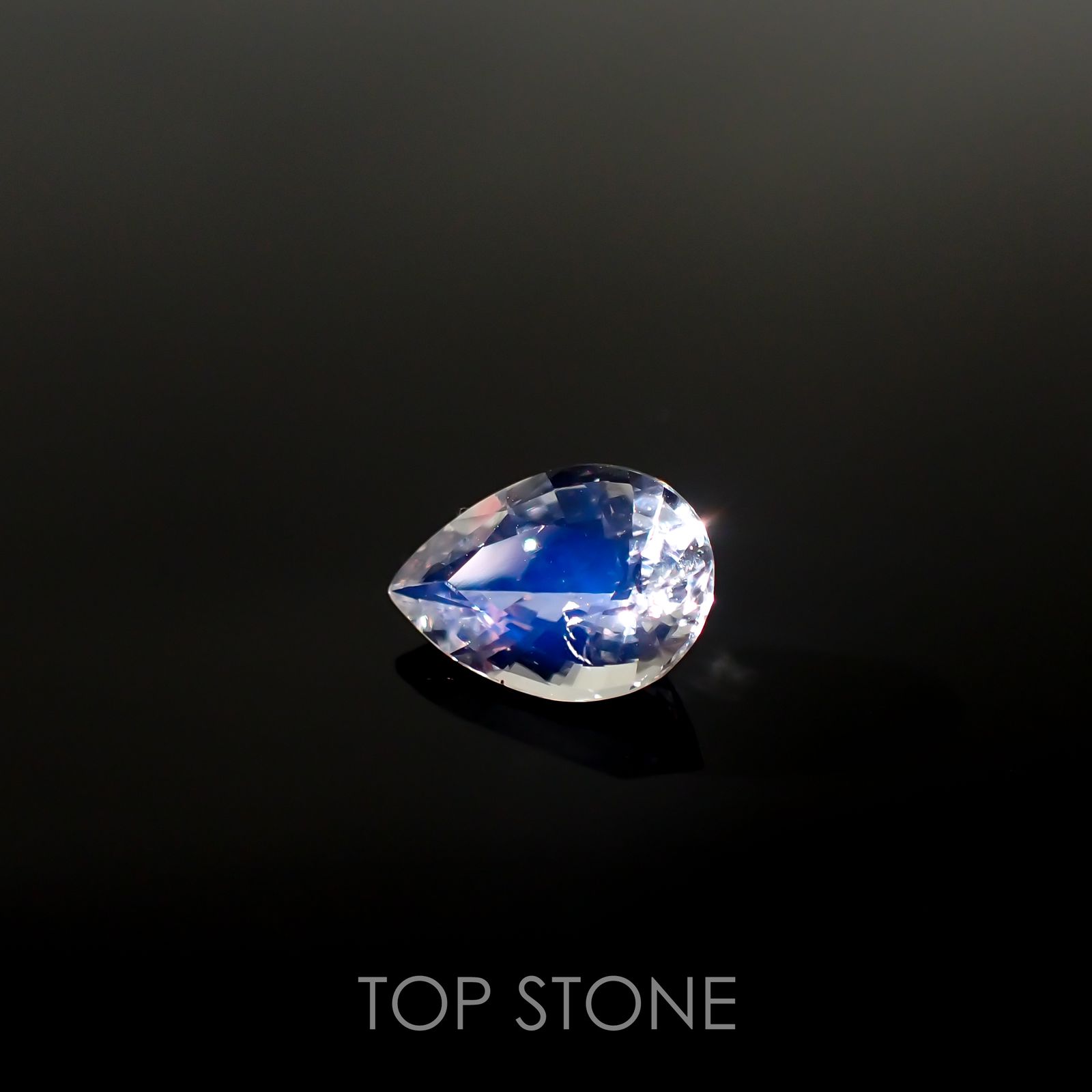 レインボームーンストーン(宝石名ラブラドライト) マダガスカル産 1.506ct ソ付(彩珠)[210712183]10×7mm前後