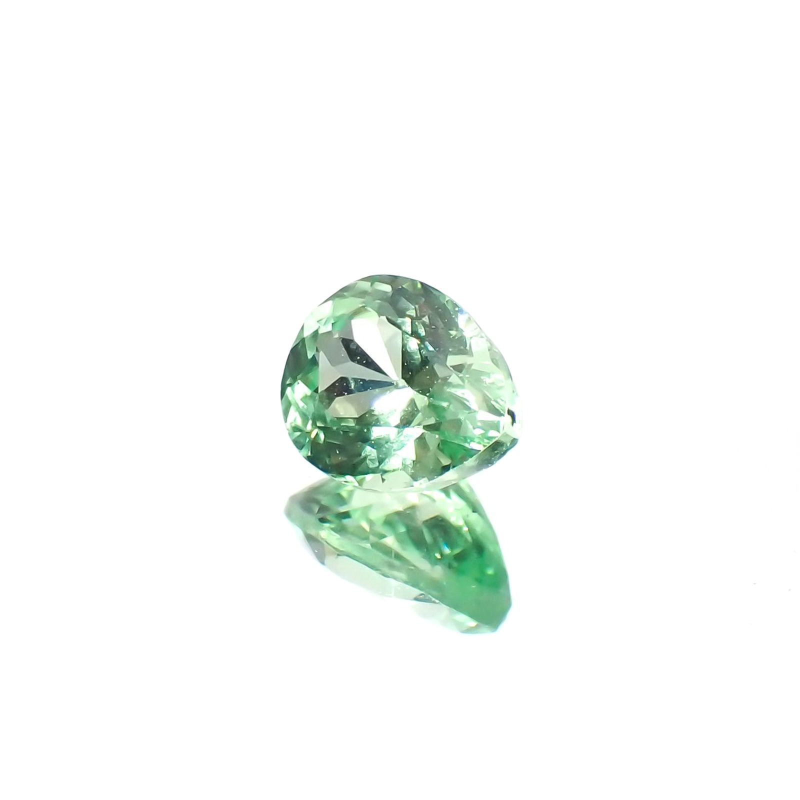 ミントガーネット タンザニア産 0.61ct / 5.6x4.5mm前後 [260223742]