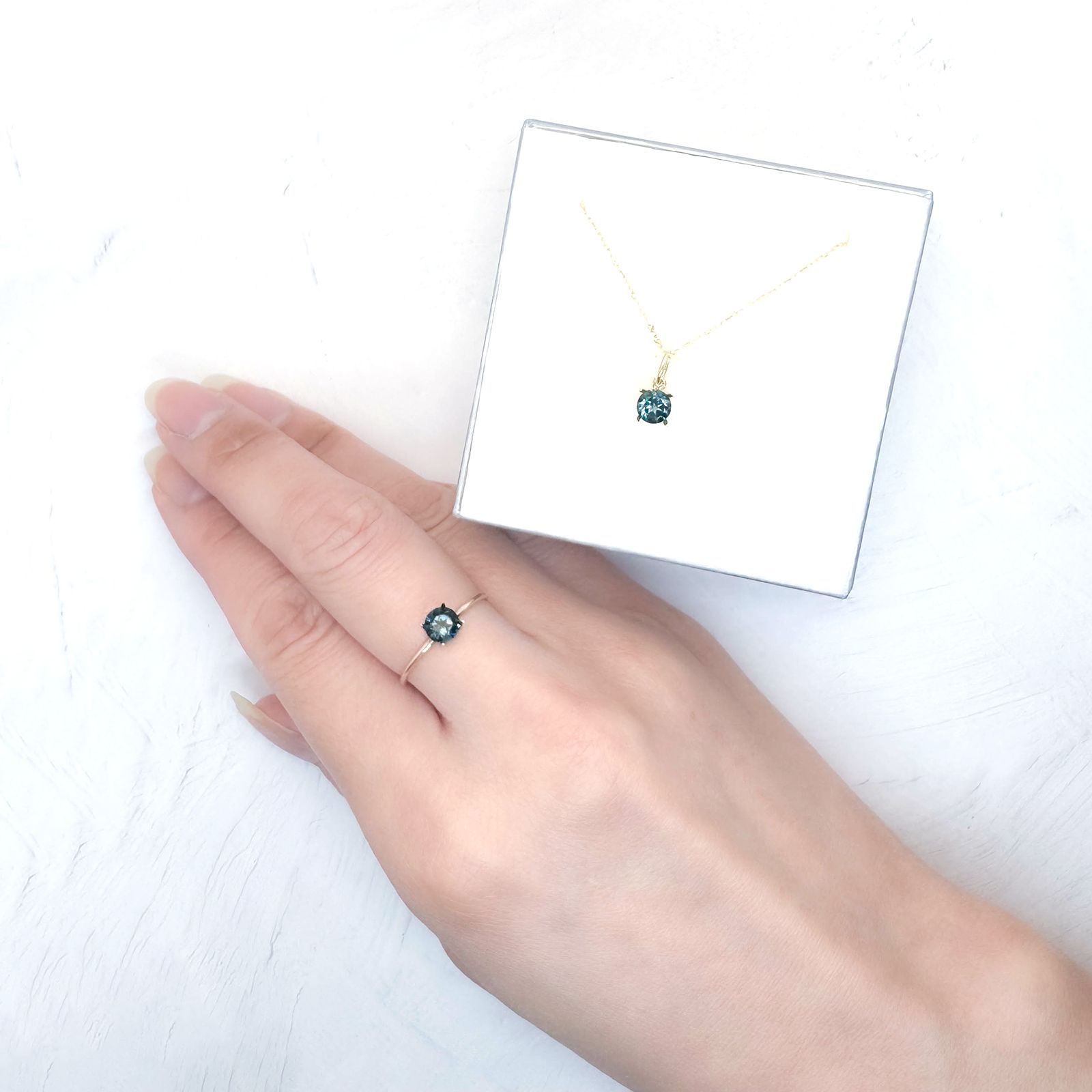 ◇ペアセット◇ロンドンブルートパーズ ブラジル産 1.16ct(2pcs合計) / 5x5mm前後 [251031333]