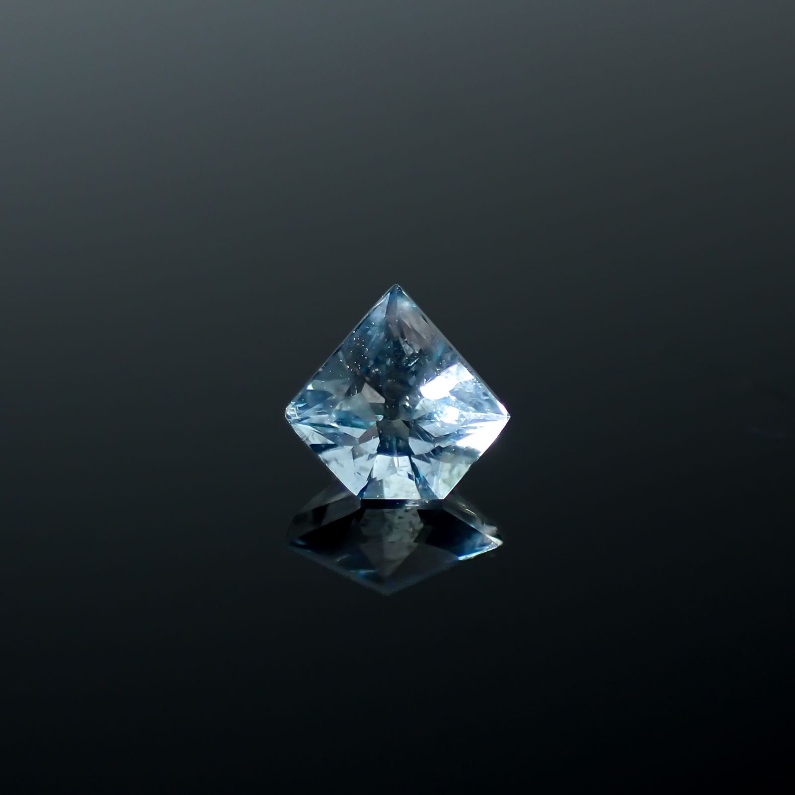 ◇カスタムカット◇アベンチュリンアクアマリン ブラジル・ミナスジェライス州産 0.45ct[240226001]5.7x5.6mm前後