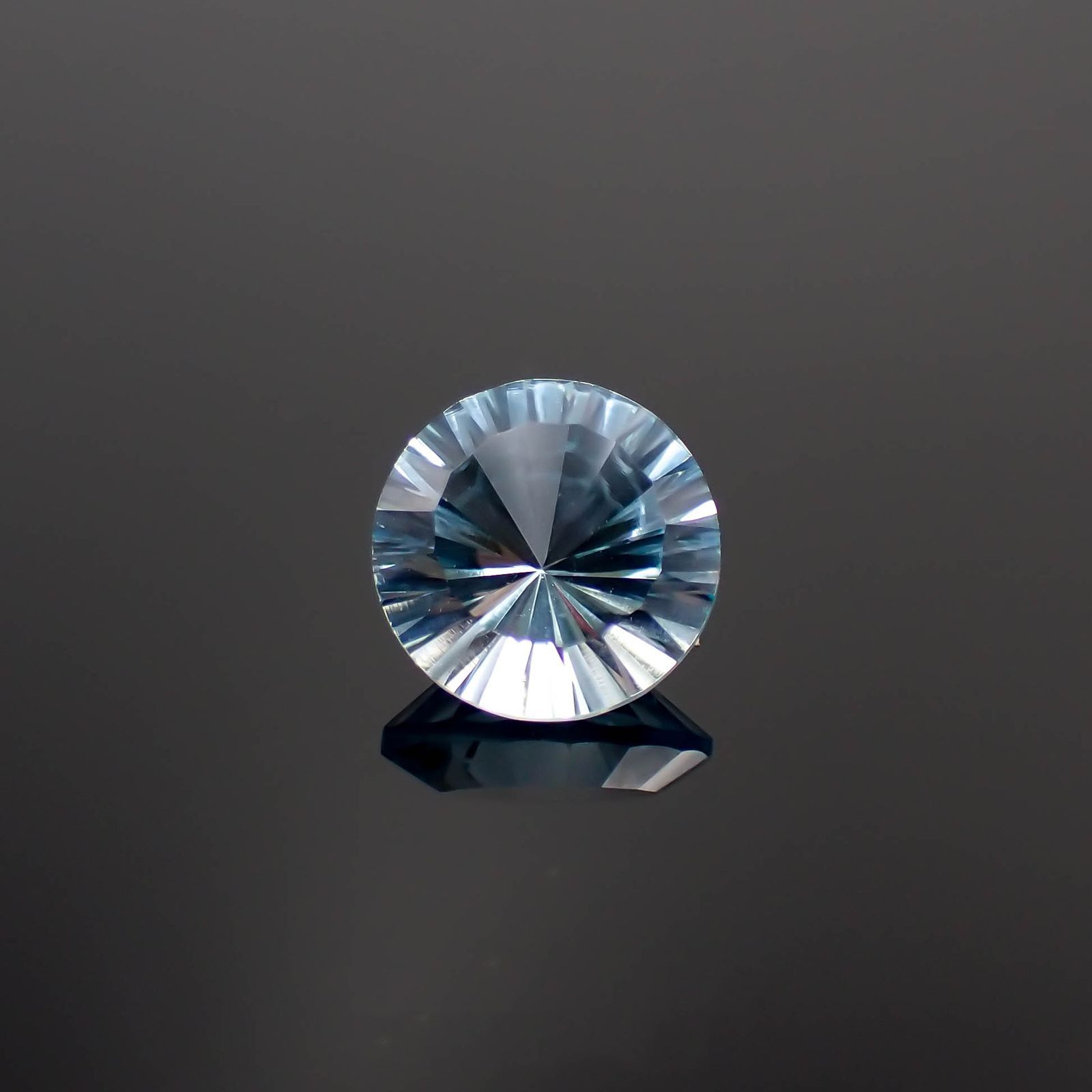 ブルートパーズ ブラジル産 3.88ct[221219314]9.9x9.9mm前後