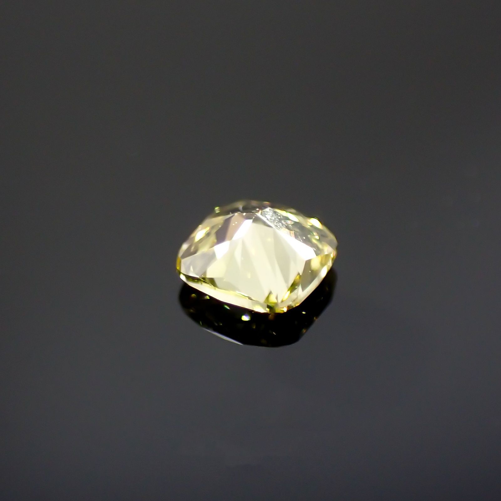 イエローダイヤモンド SI-VS(宝石名ダイアモンド) 0.068ct 識別済[220616396]2.3x2.4mm前後