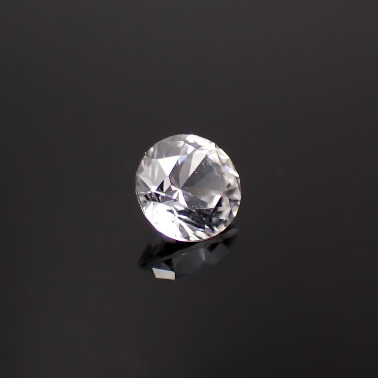 フェナカイト(宝石名ホワイト・フェナカイト)ロシア産 0.535ct ソ付(彩珠)[221219725]5.2x5.1mm前後