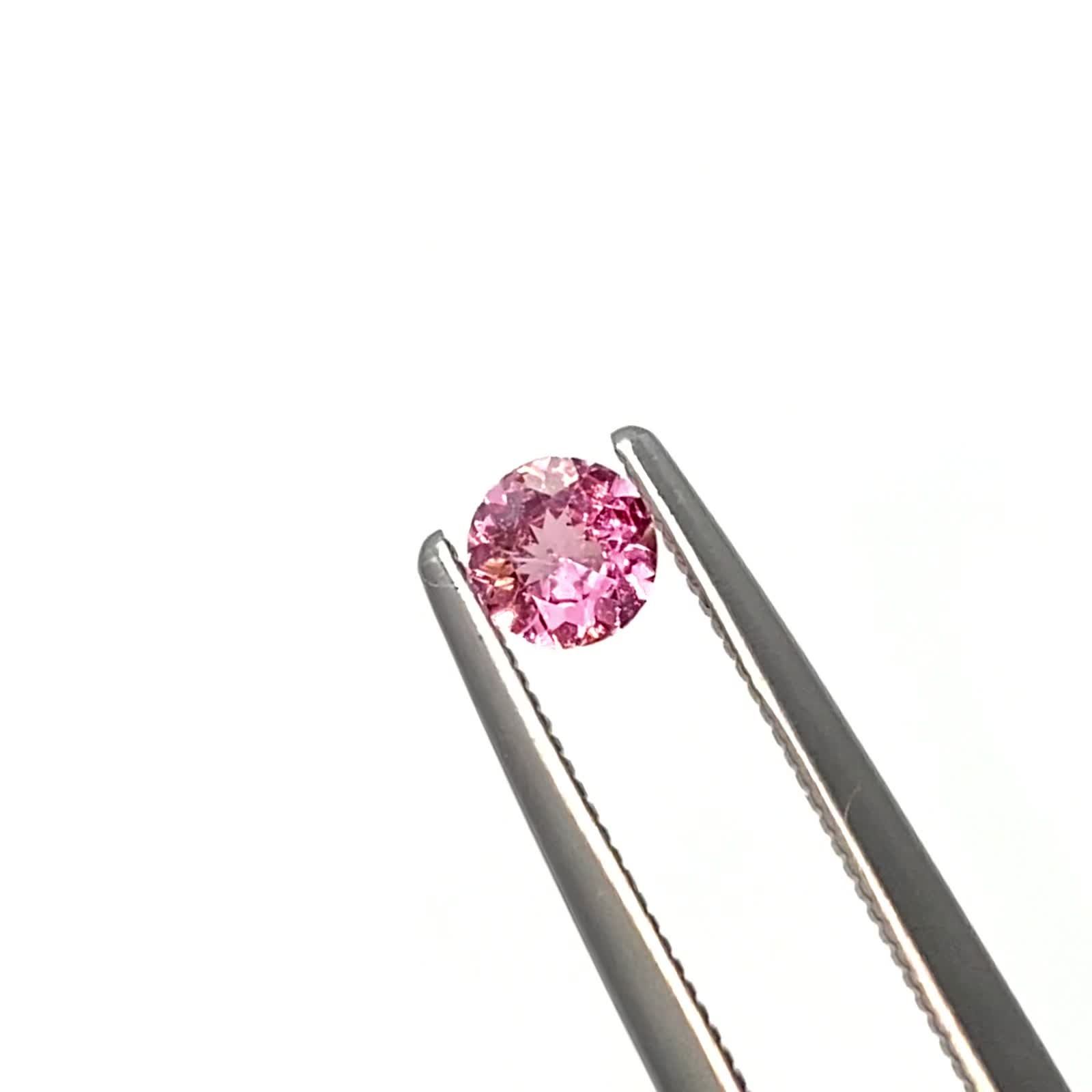 タンザニア マヘンゲ産 スピネルクラスター タンザニア・マヘンゲ産ピンクスピネル1石ルース（ラウンドカット,3.0