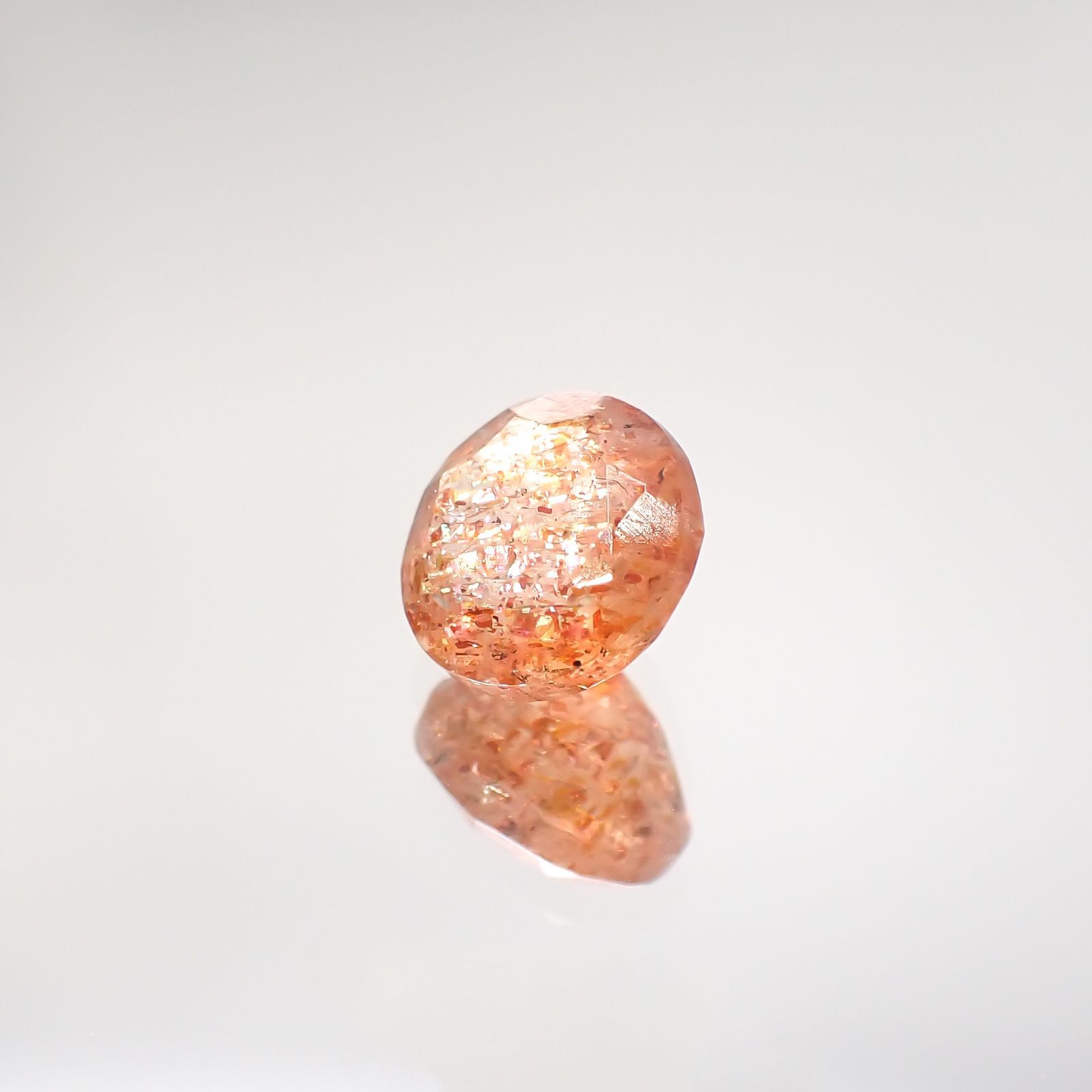イリュージョンサンストーン(宝石名フェルドスパー) タンザニア産 1.91ct 識別済[210812298]7.9×7.9mm前後
