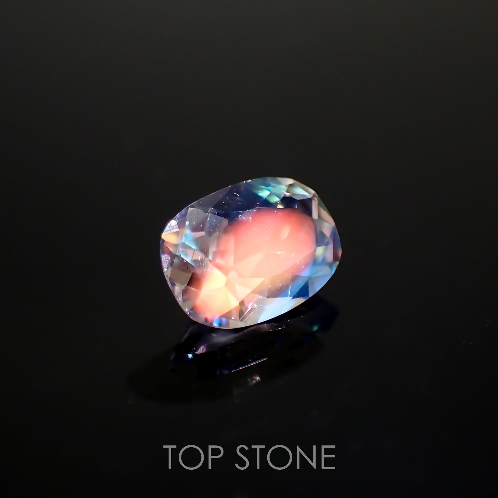 レインボームーンストーン(宝石名ラブラドライト)マダガスカル産 0.6ct 識別済[211113739]6.6x4.8mm前後