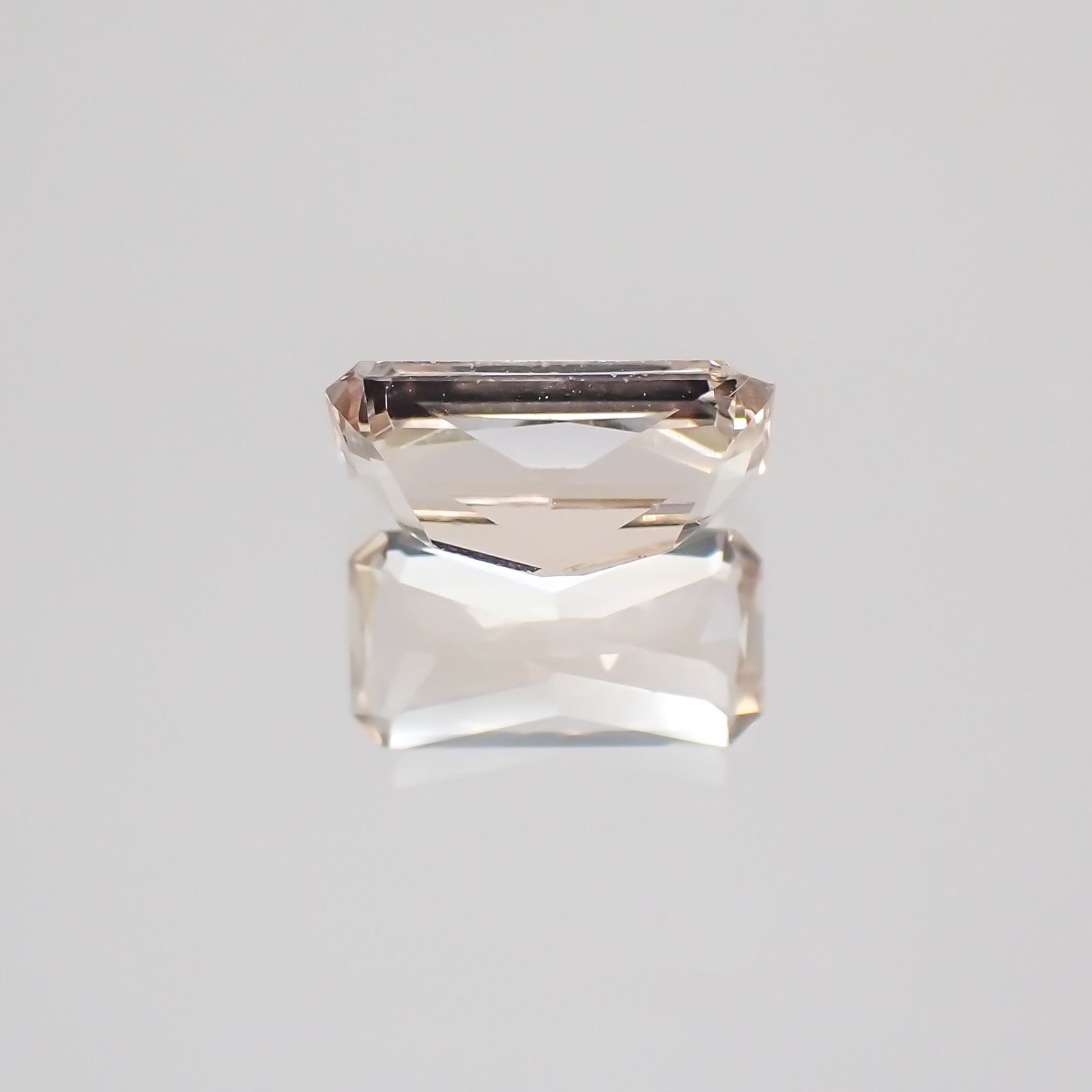 モルガナイト(宝石名モルガナイト)ナイジェリア産 1.18ct 識別済[231224424]8.8x4.5mm前後