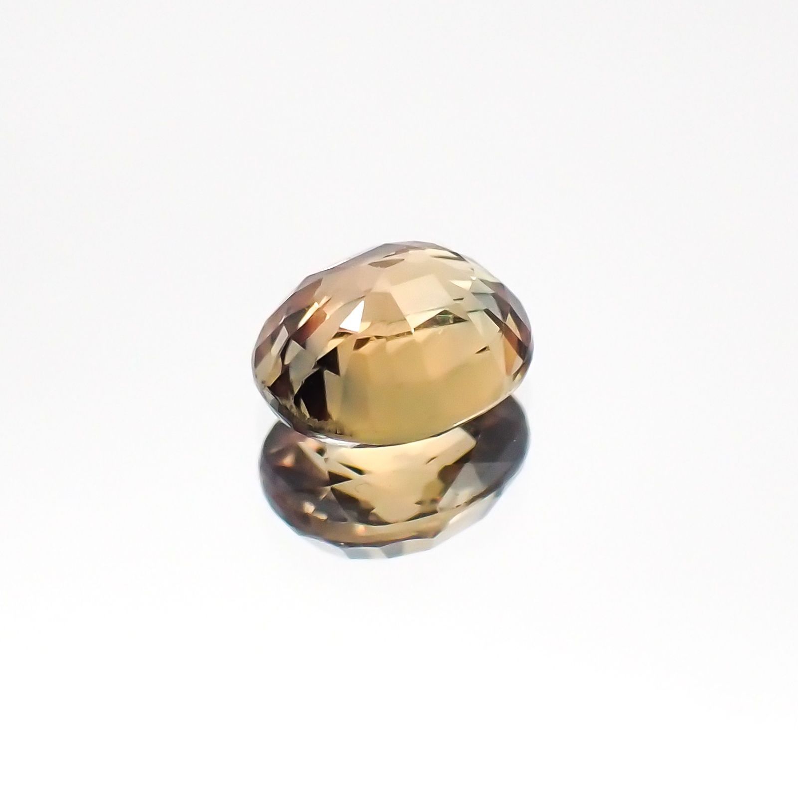 カラーチェンジサファイア 非加熱(宝石名サファイア)タンザニア産 0.68ct 識別済[231124229]5.5x4.4mm前後