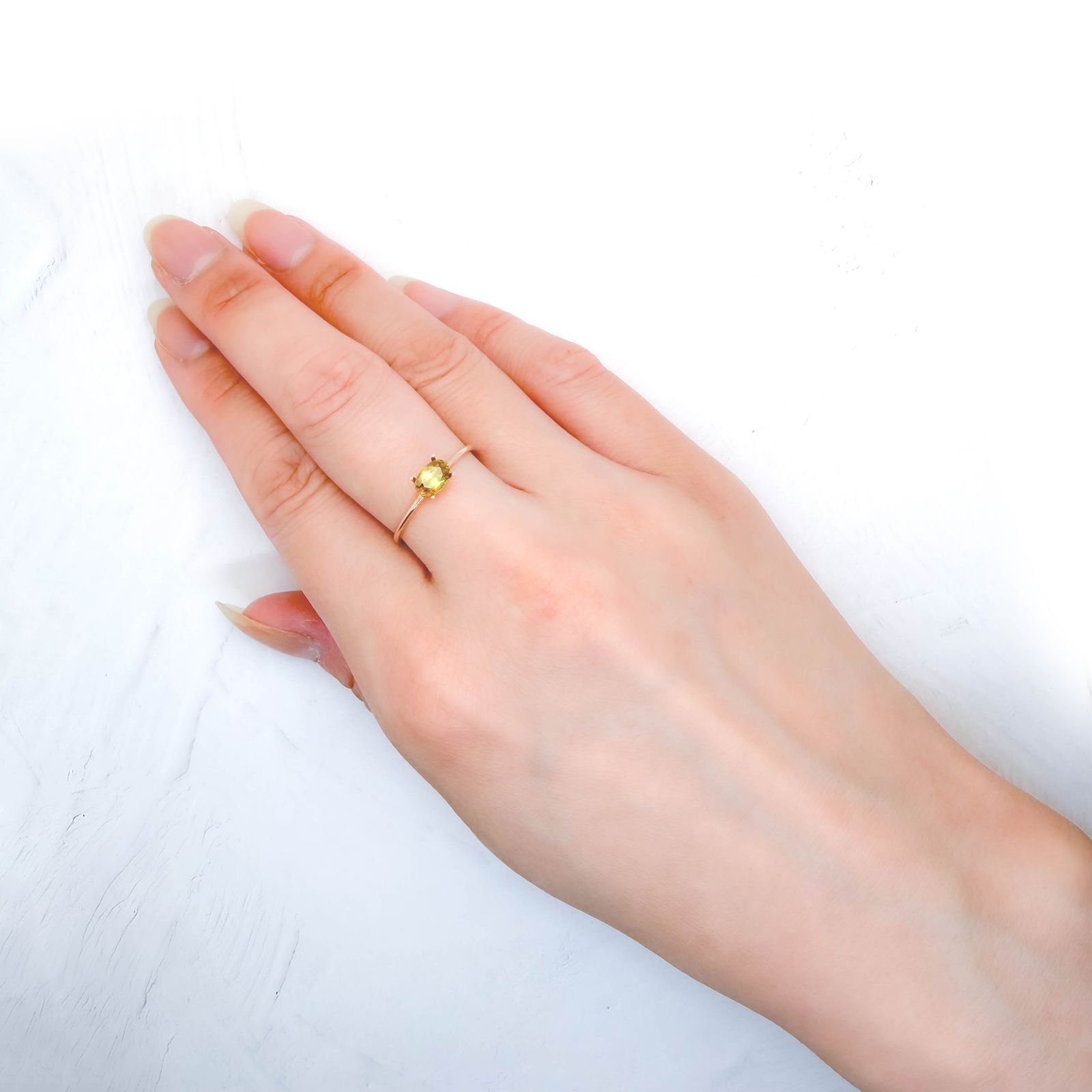 ゴールデンスフェーン(宝石名スフェーン)マダガスカル産 識別済 0.58ct / 6.1x3.9mm前後 [260632357]