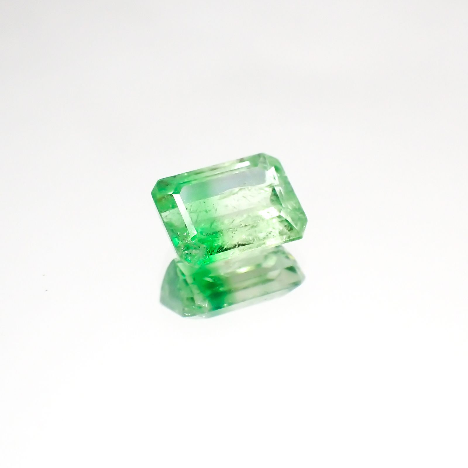 バイカラーツァボライト(宝石名グリーン グロッシュラー・ガーネット)タンザニア産 1.50ct 識別済[231124262]7.5x5.5mm前後