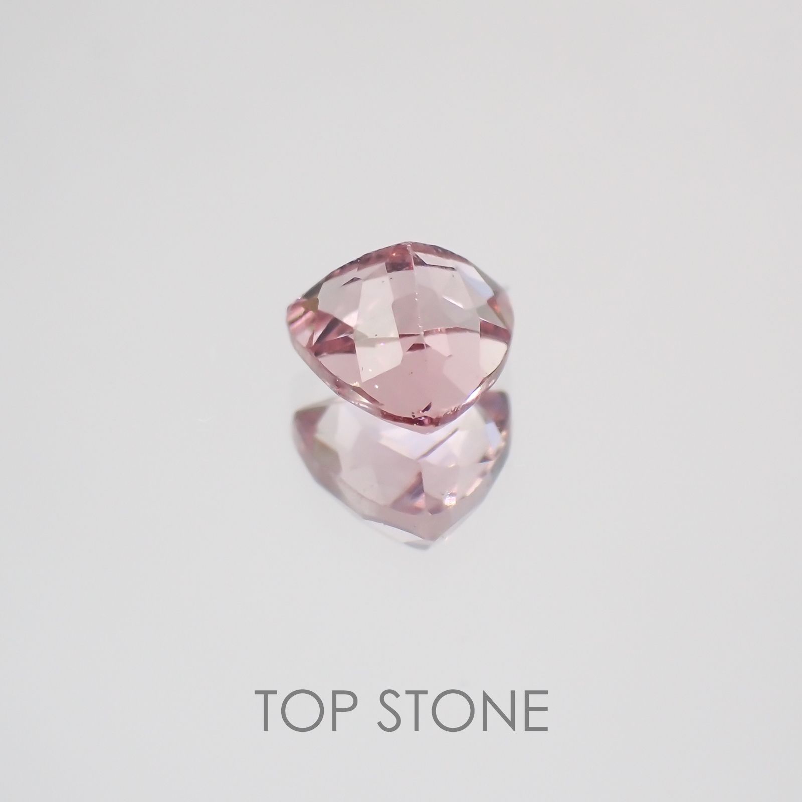 カラーチェンジマラヤガーネット タンザニア産 ルース 0.59ct[21049655]4.9×4.9mm前後