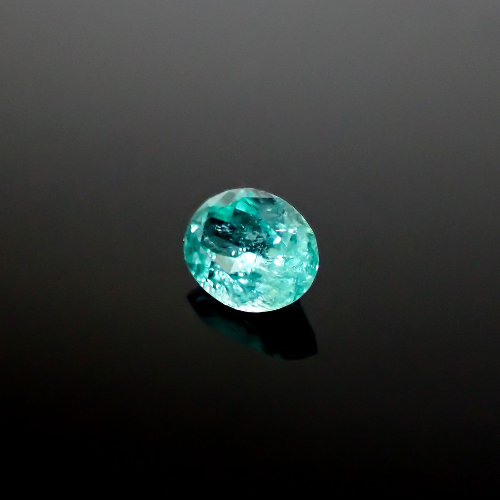 パライバトルマリン ブラジル・キントス鉱山産 0.15ct [241229541]3.9x3mm前後