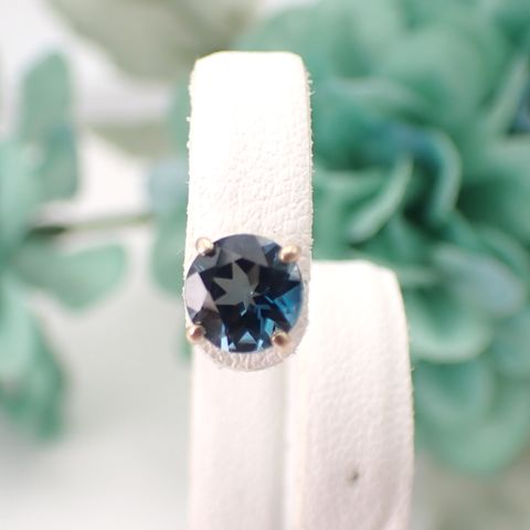 ピアス空枠：石留め▶ロンドンブルートパーズ（お客様製作例）