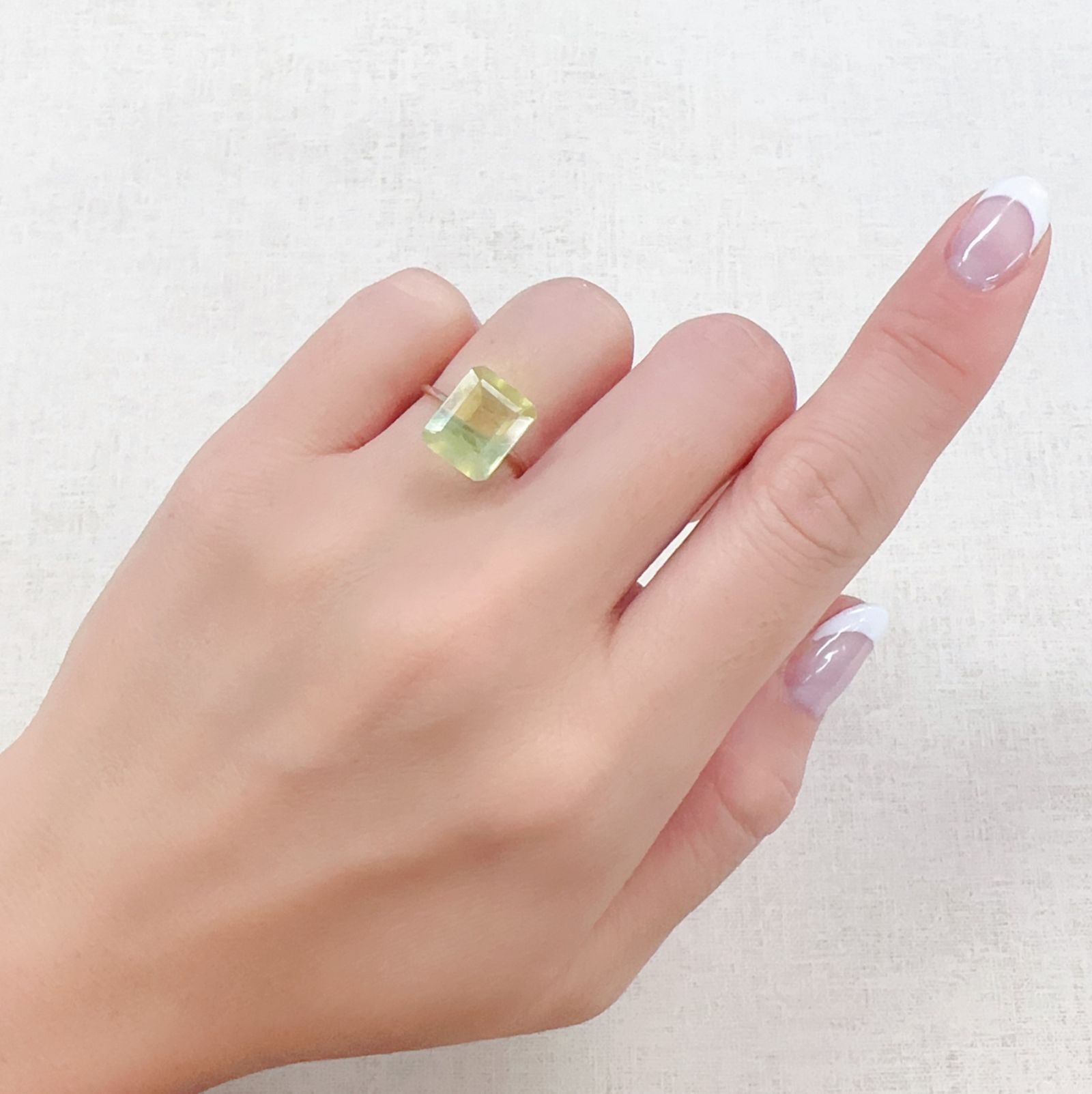 バイカラーフローライト フルオレッセンス ブラジル産 5.09ct[230722971]10.9x9mm前後