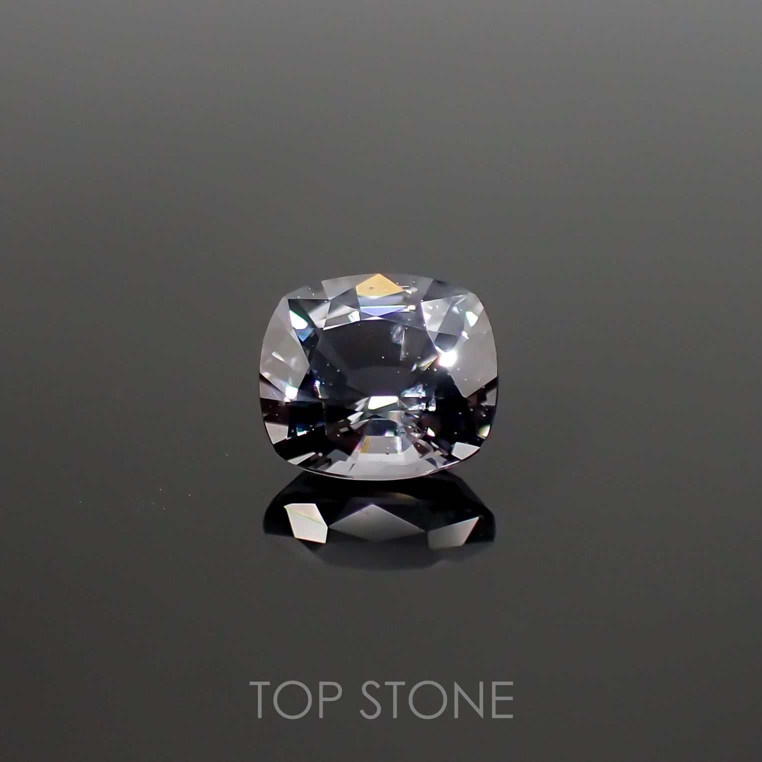 プラチナスピネル ビルマ産 ルース 0.74ct[210812845]5.5×5.1mm前後