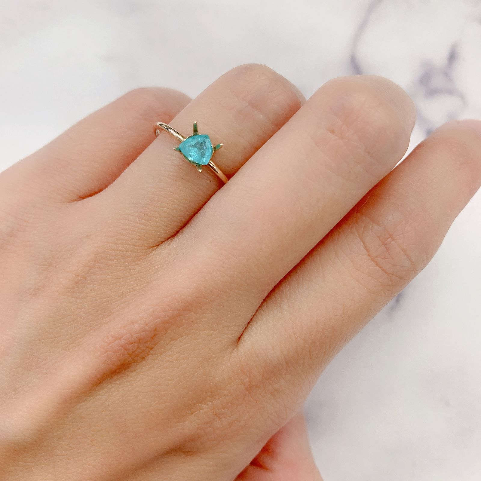 パライバトルマリン(宝石名トルマリン/別名パライバ・トルマリン) ブラジル・キントス鉱山産 0.258ct ソ付(宝貴協)[20106437]4.7×4.4mm前後
