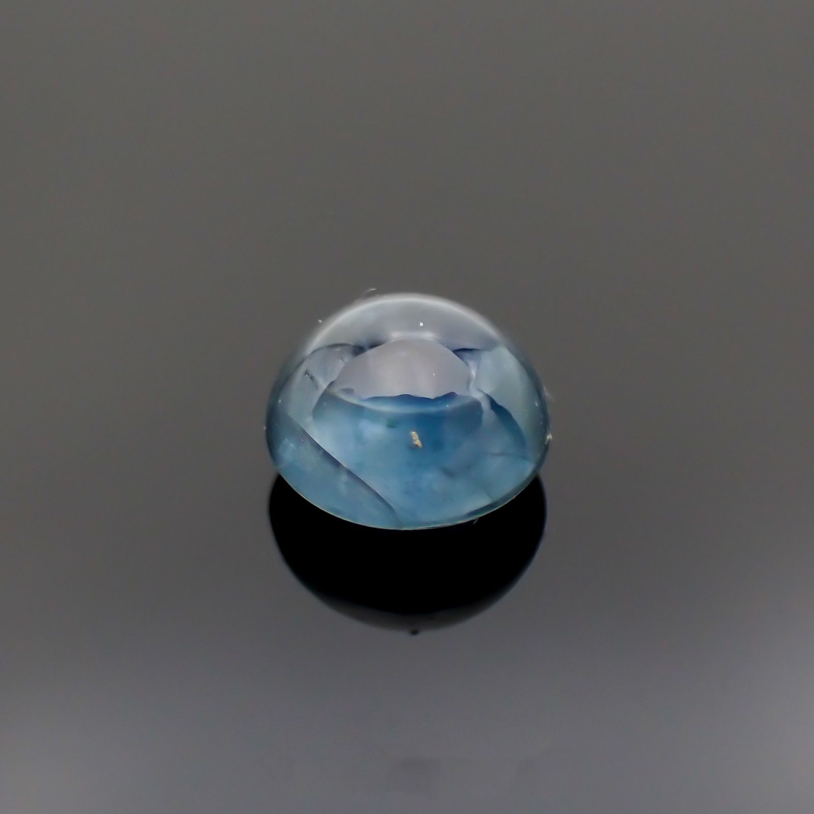 サファイア(宝石名ブルー・サファイア)スリランカ/マダガスカル産 1.76ct 識別済[220918155]6.4x6.4mm前後