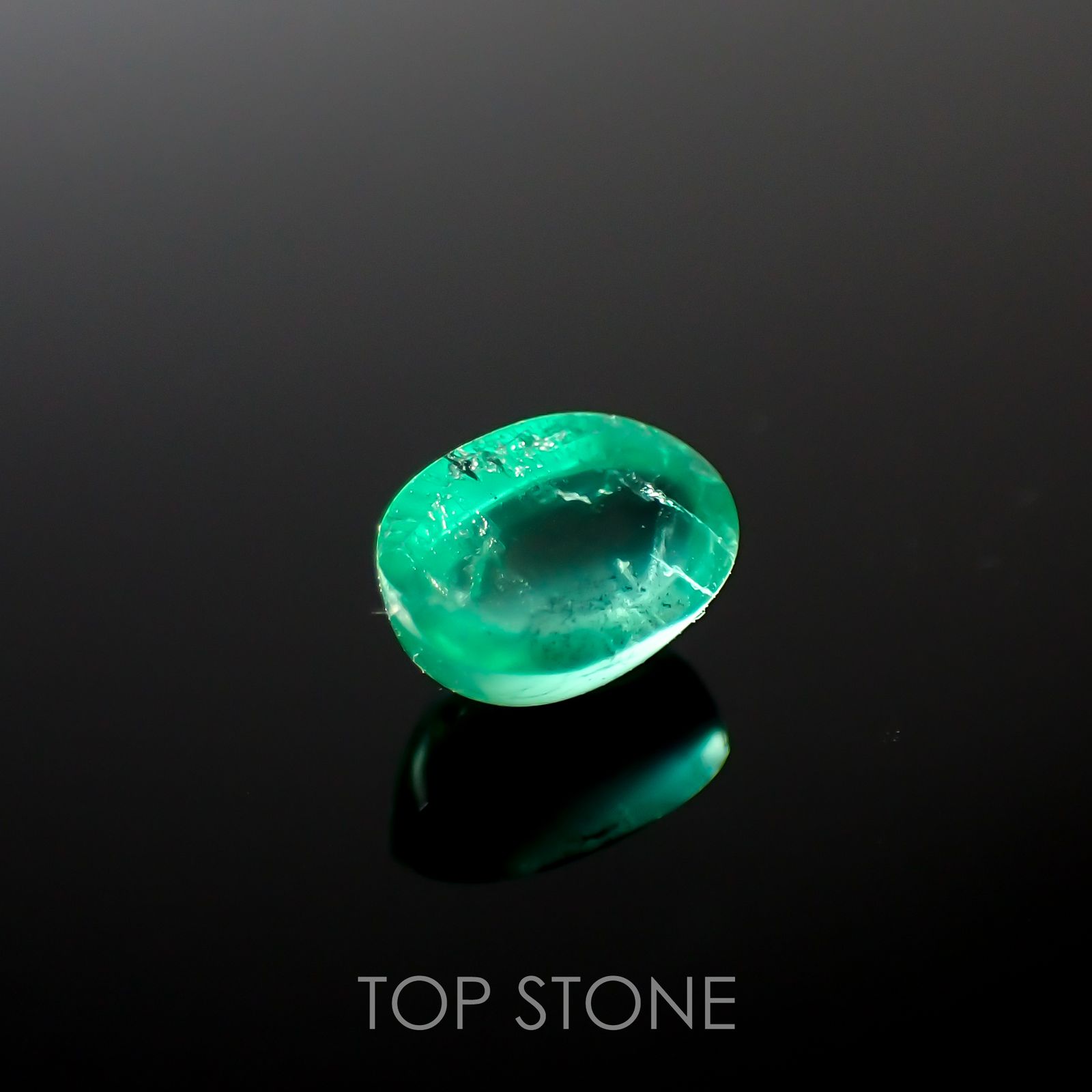 エメラルドキャッツアイ(宝石名エメラルド)コロンビア産 0.64ct 識別済[220115180]6.3x4.4mm前後